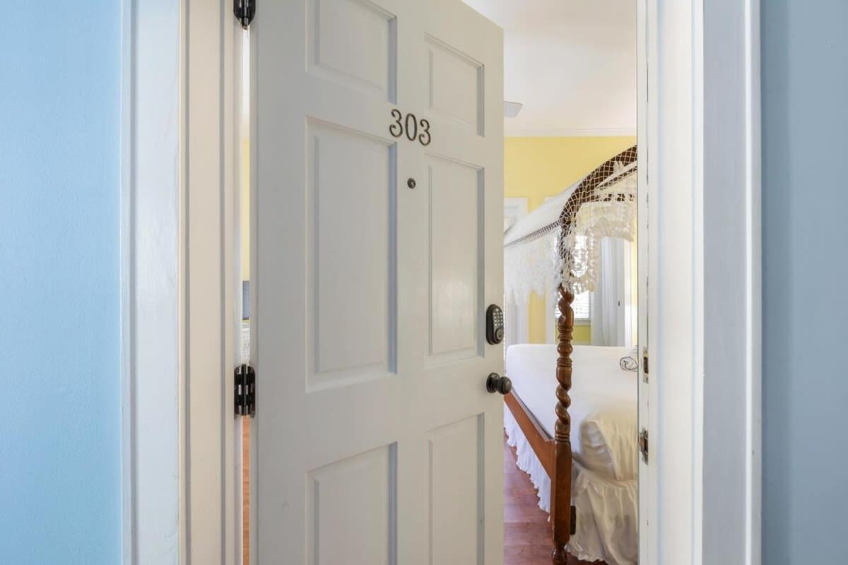 Inn Classic King Balcony At The House Key West