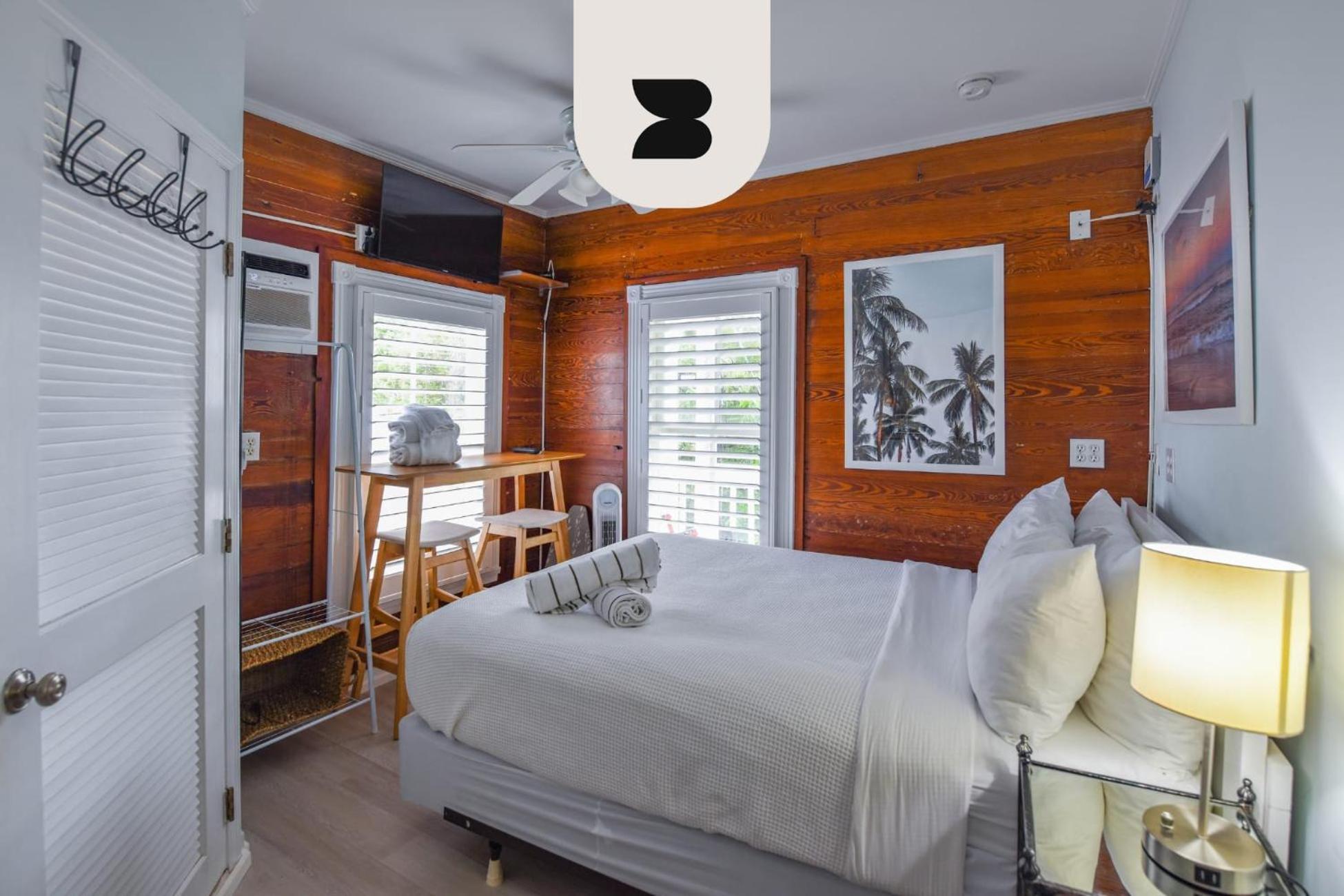 Carey's Corner Apartment *