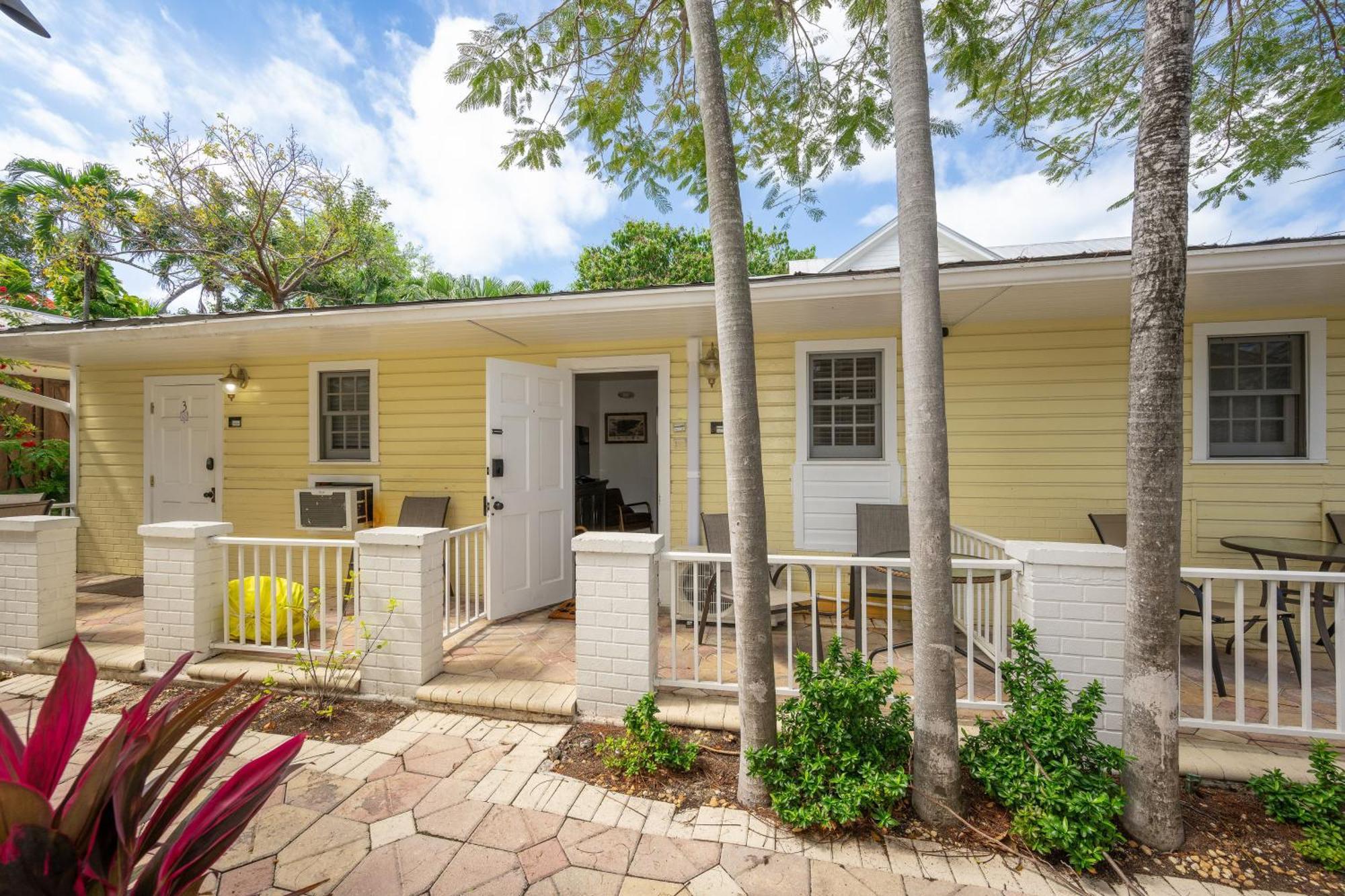 The Cozy Little * Key West