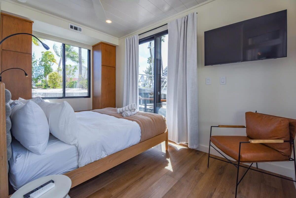 Botel Awai's Floating - Houseboat In Luxury Village