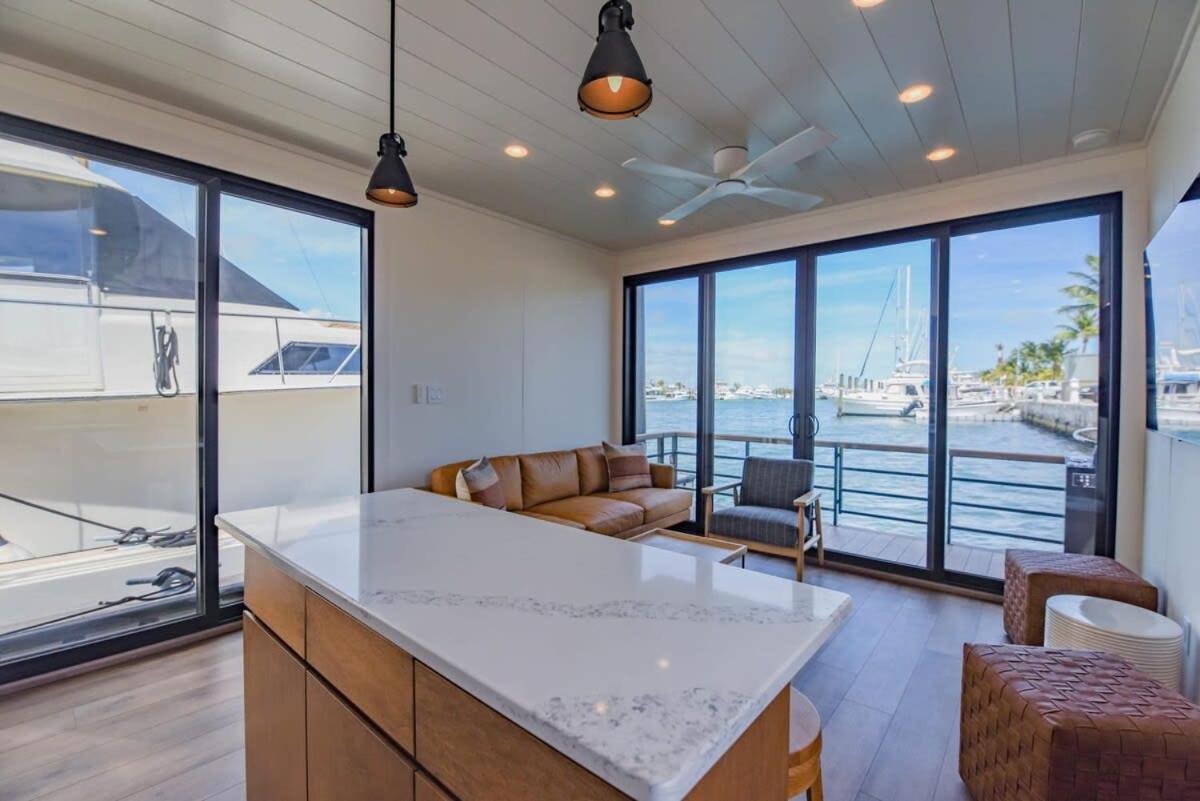 Awai's Floating - Houseboat In Luxury Village