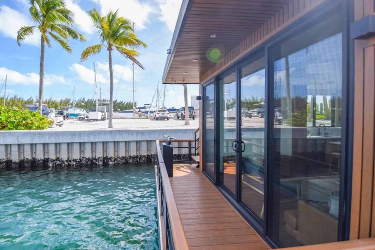 Awai's Floating - Houseboat In Luxury Village Botel *