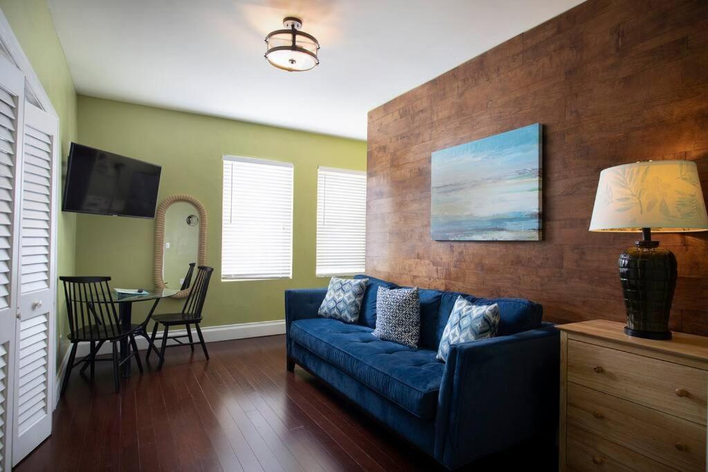 Duval Street W Kitchen And Shared Heated Pool