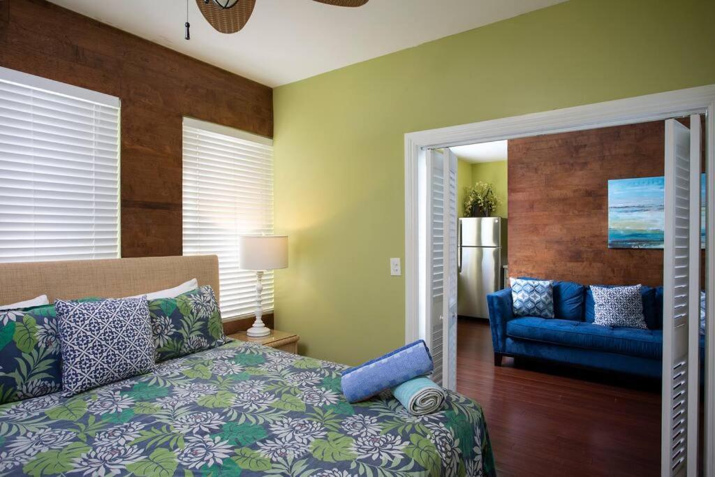 Apartment Duval Street W Kitchen And Shared Heated Pool *