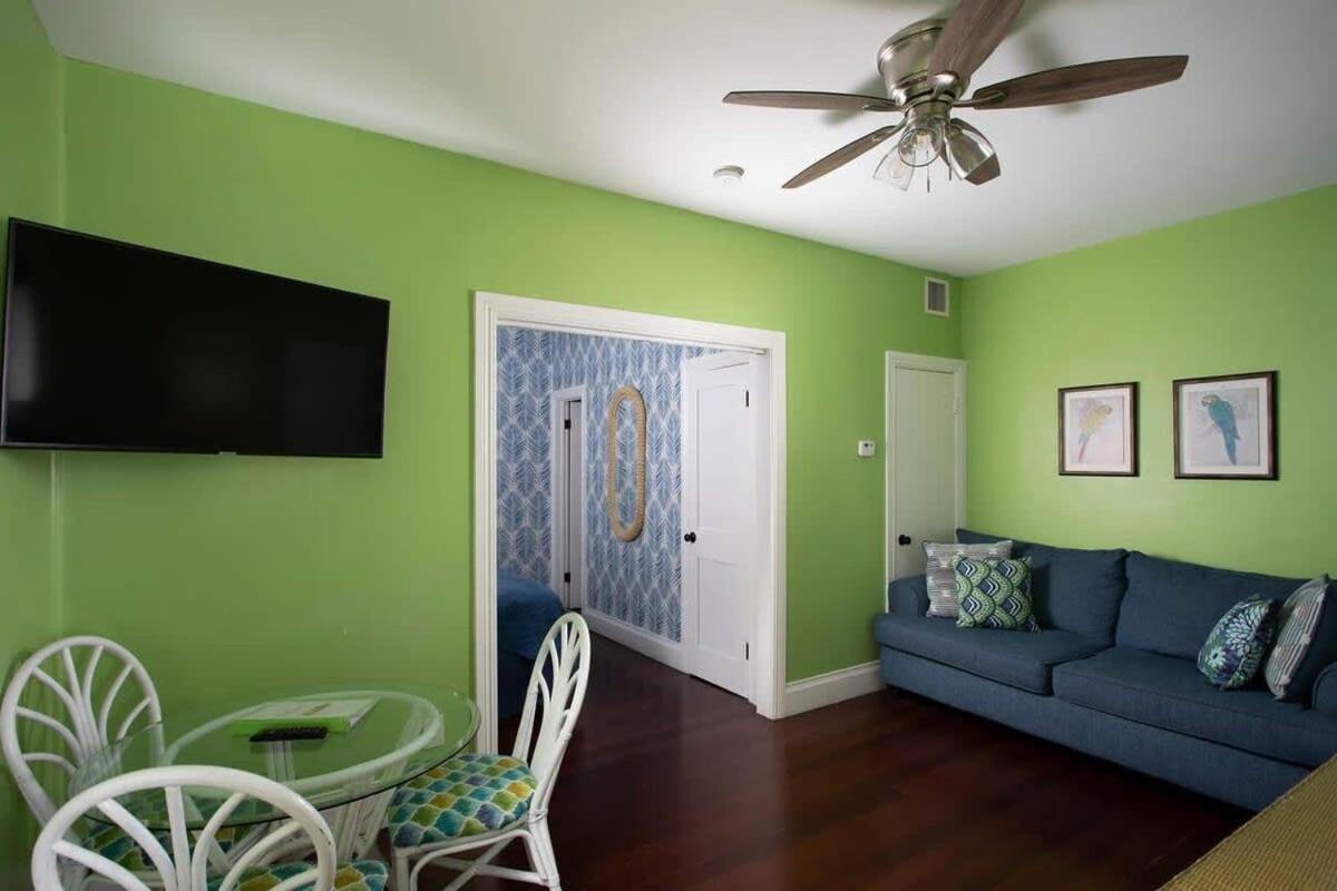 Holiday home 6 Bedroom 6 Bath On Duval Street Key West
