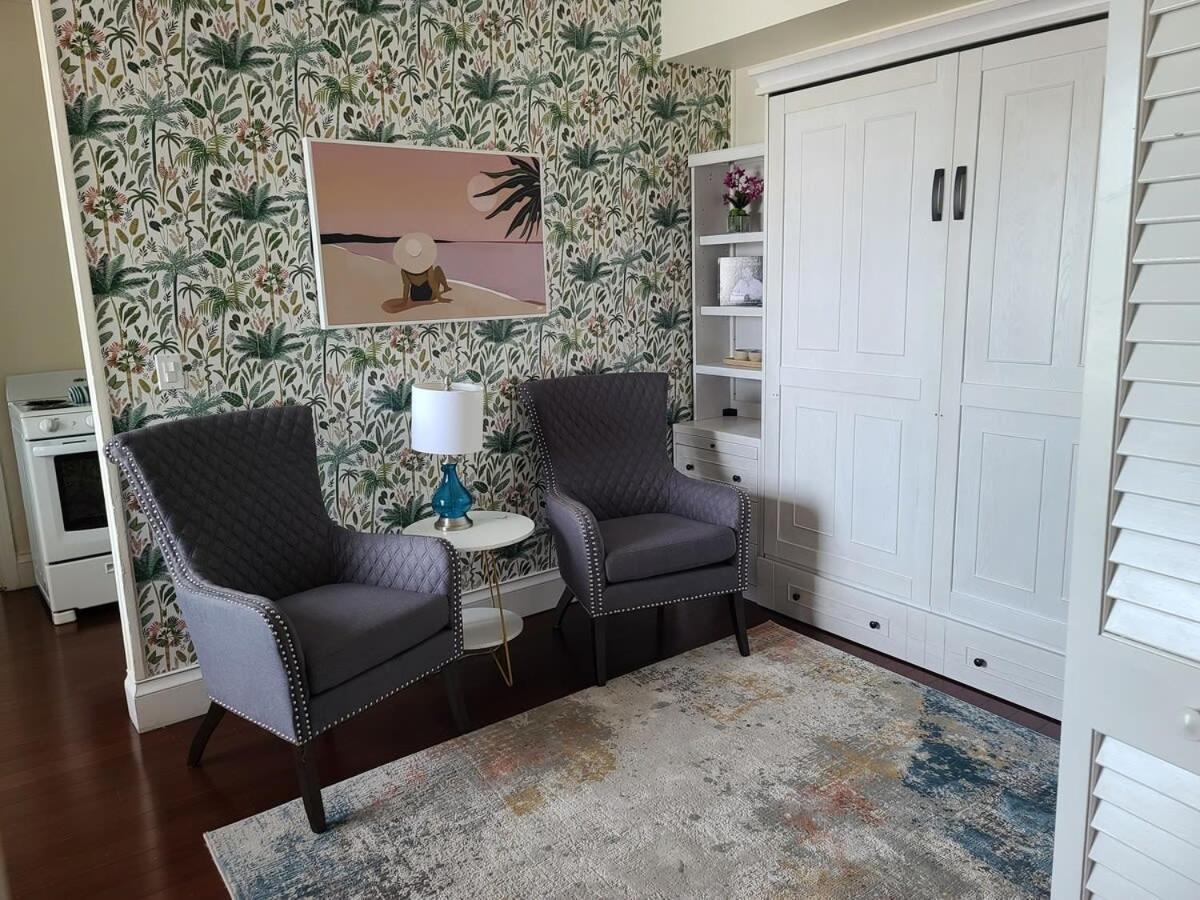 Holiday home 6 Bedroom 6 Bath On Duval Street *