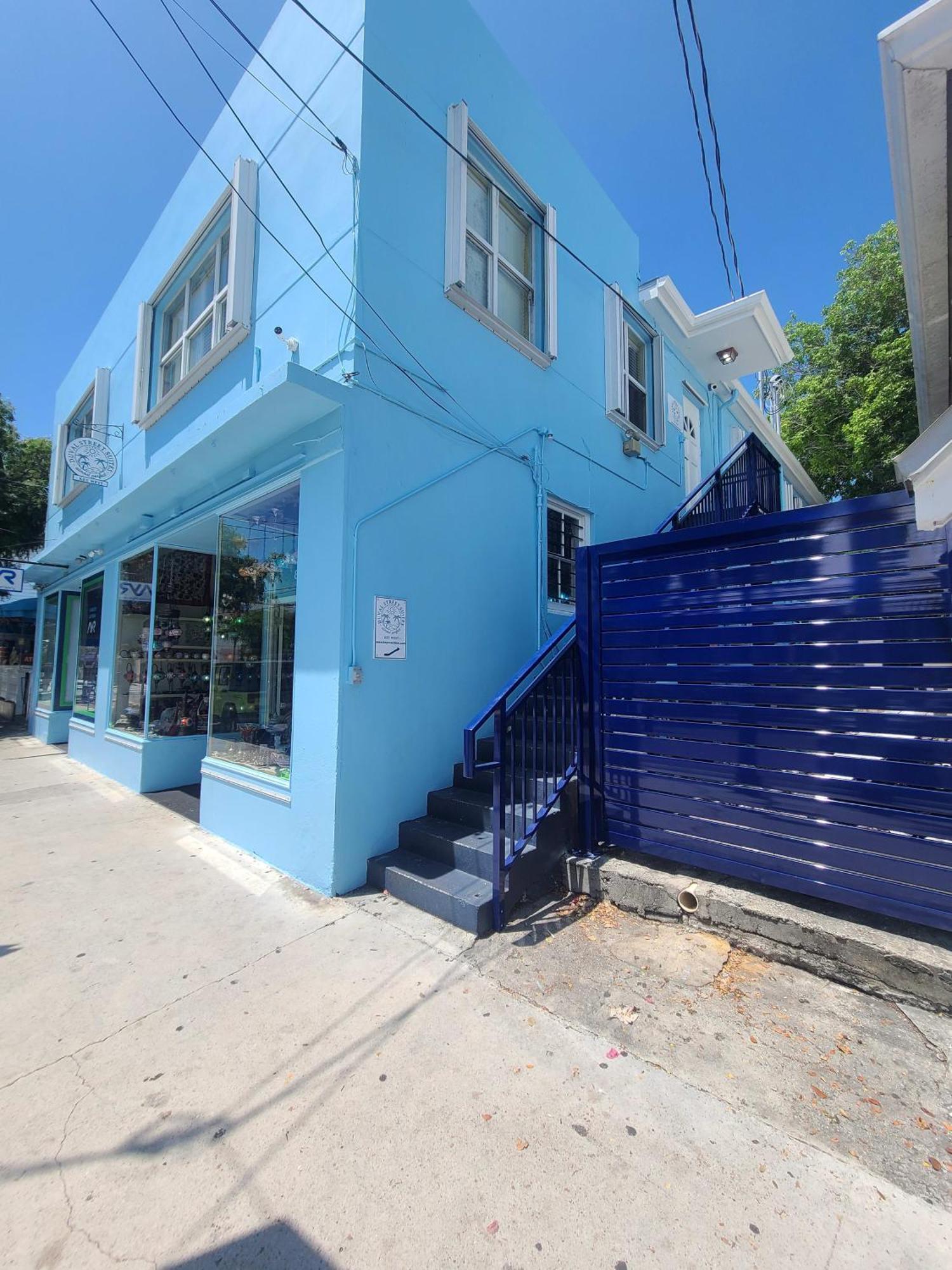 Apartment Duval Street W Kitchen And Shared Heated Pool