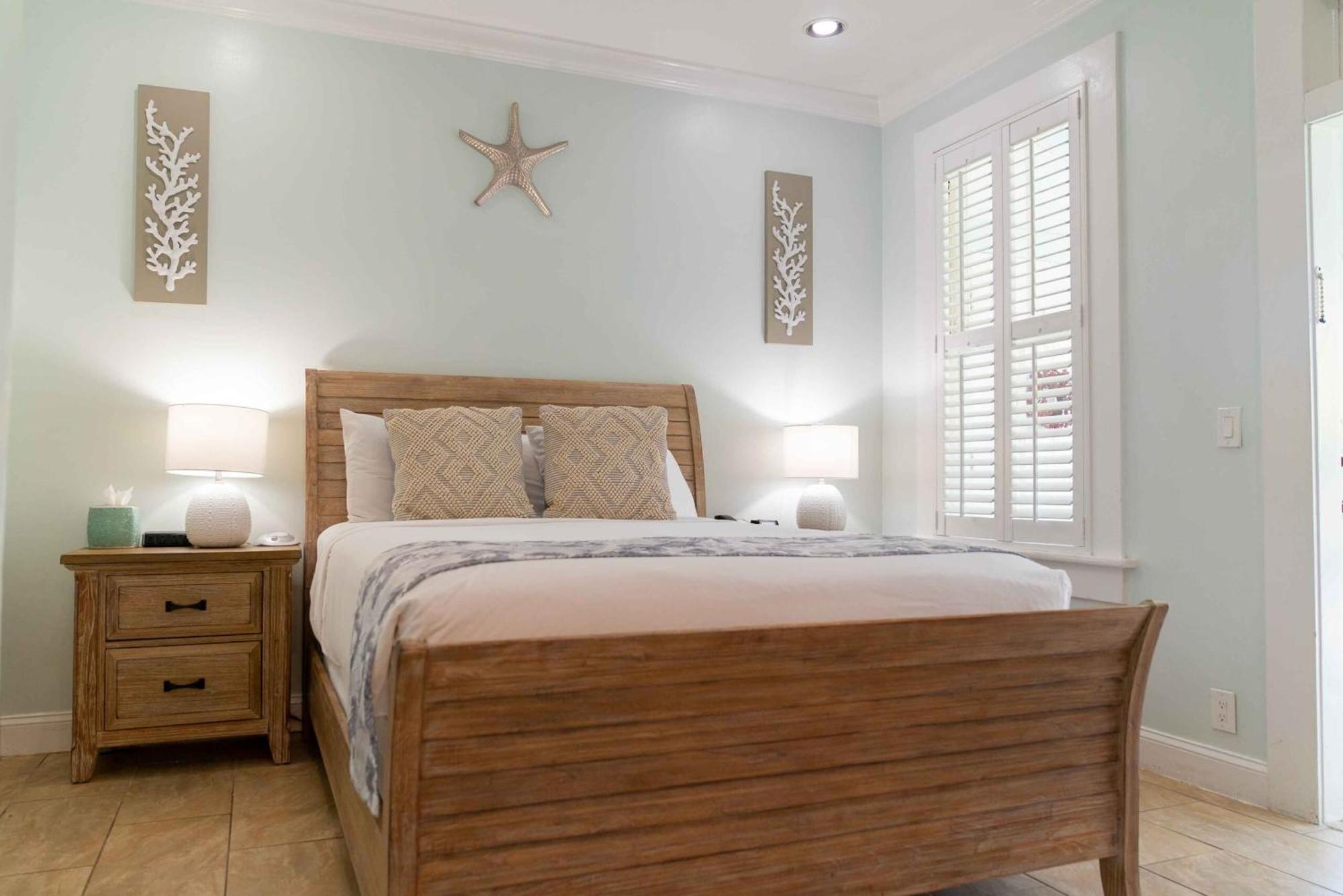 Southernmost Point & Garden Bar Bed & Breakfast Key West