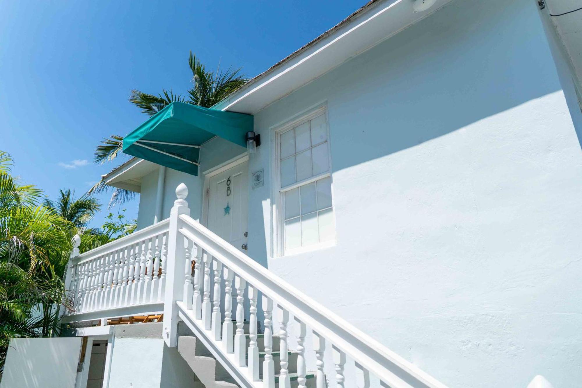Bed & Breakfast Southernmost Point & Garden Bar
