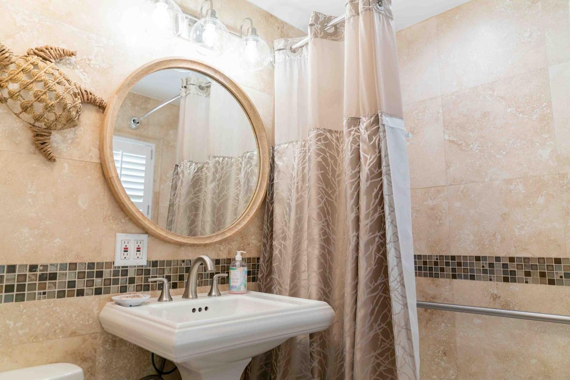 Southernmost Point & Garden Bar Bed & Breakfast Key West