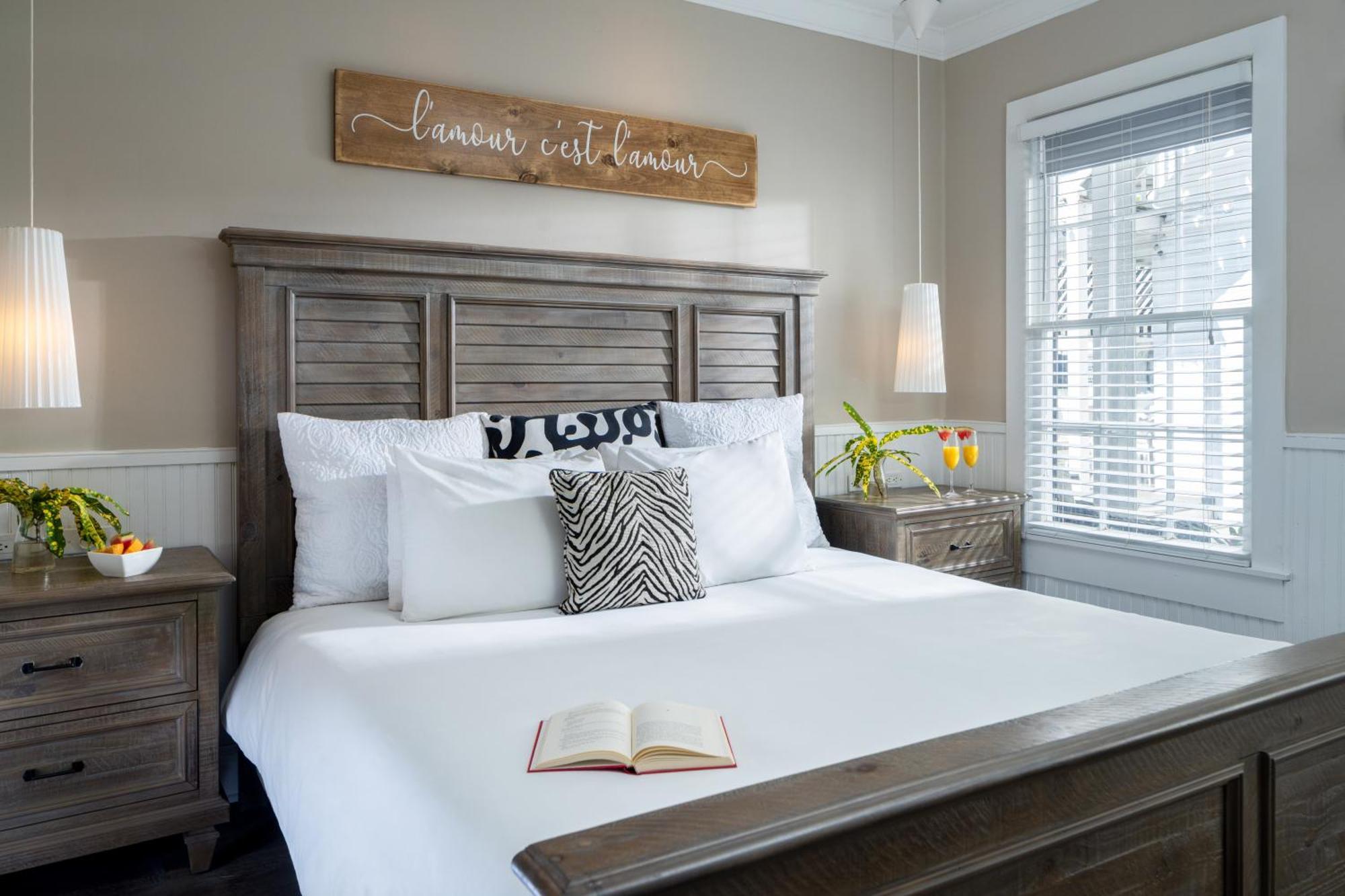 Alexander's Gay Lesbian (adults Only) Bed & Breakfast