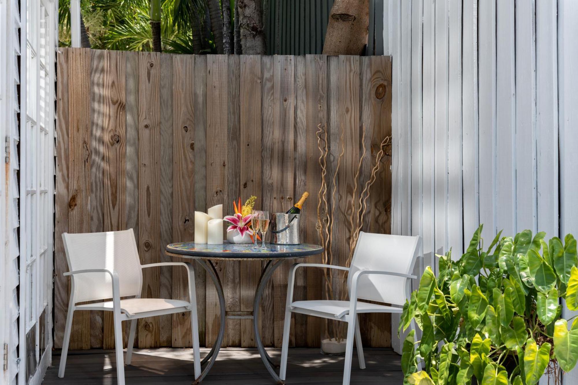 Alexander's Gay Lesbian (adults Only) Bed & Breakfast