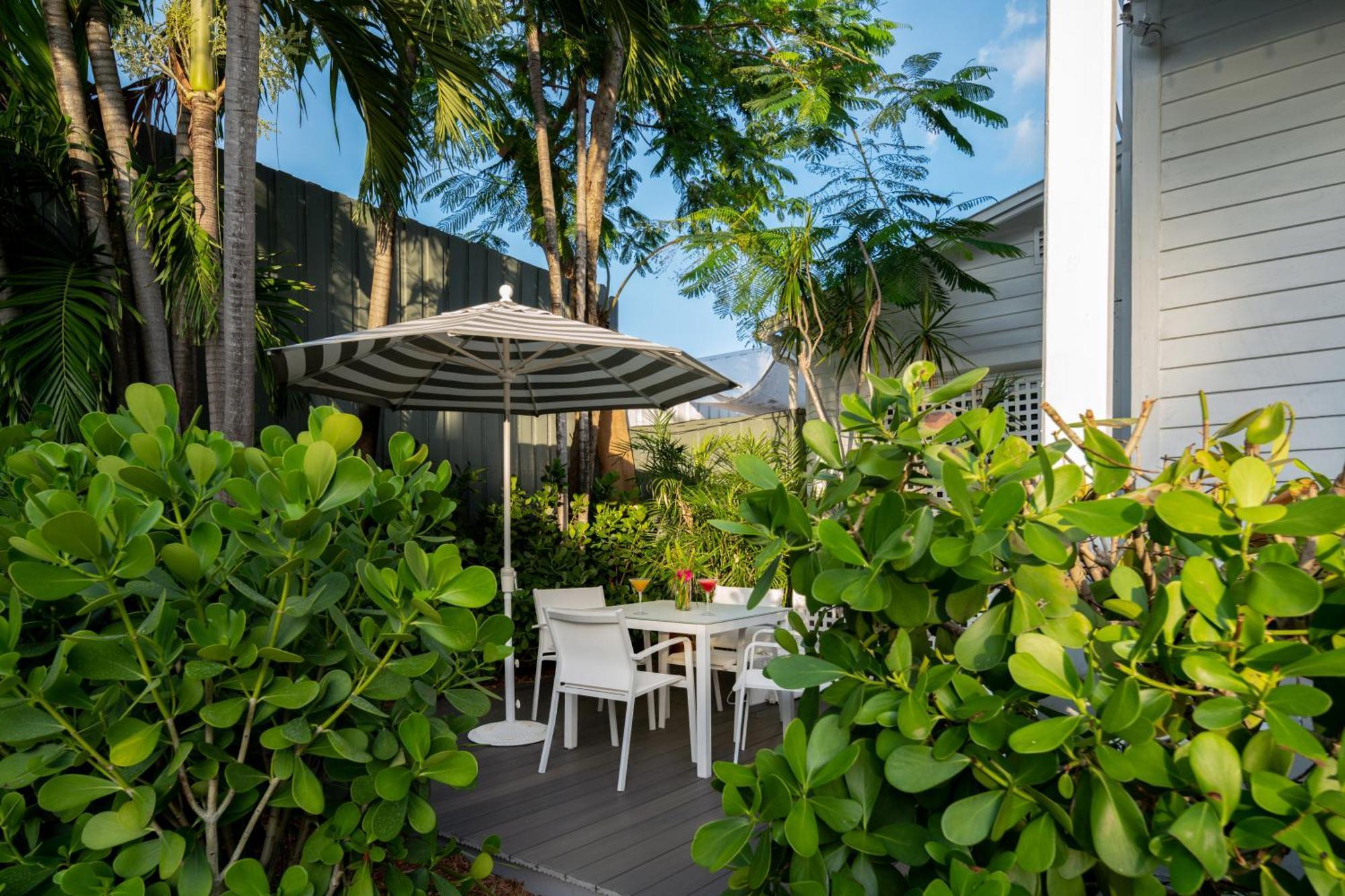 Alexander's Gay Lesbian (adults Only) Bed & Breakfast 3*