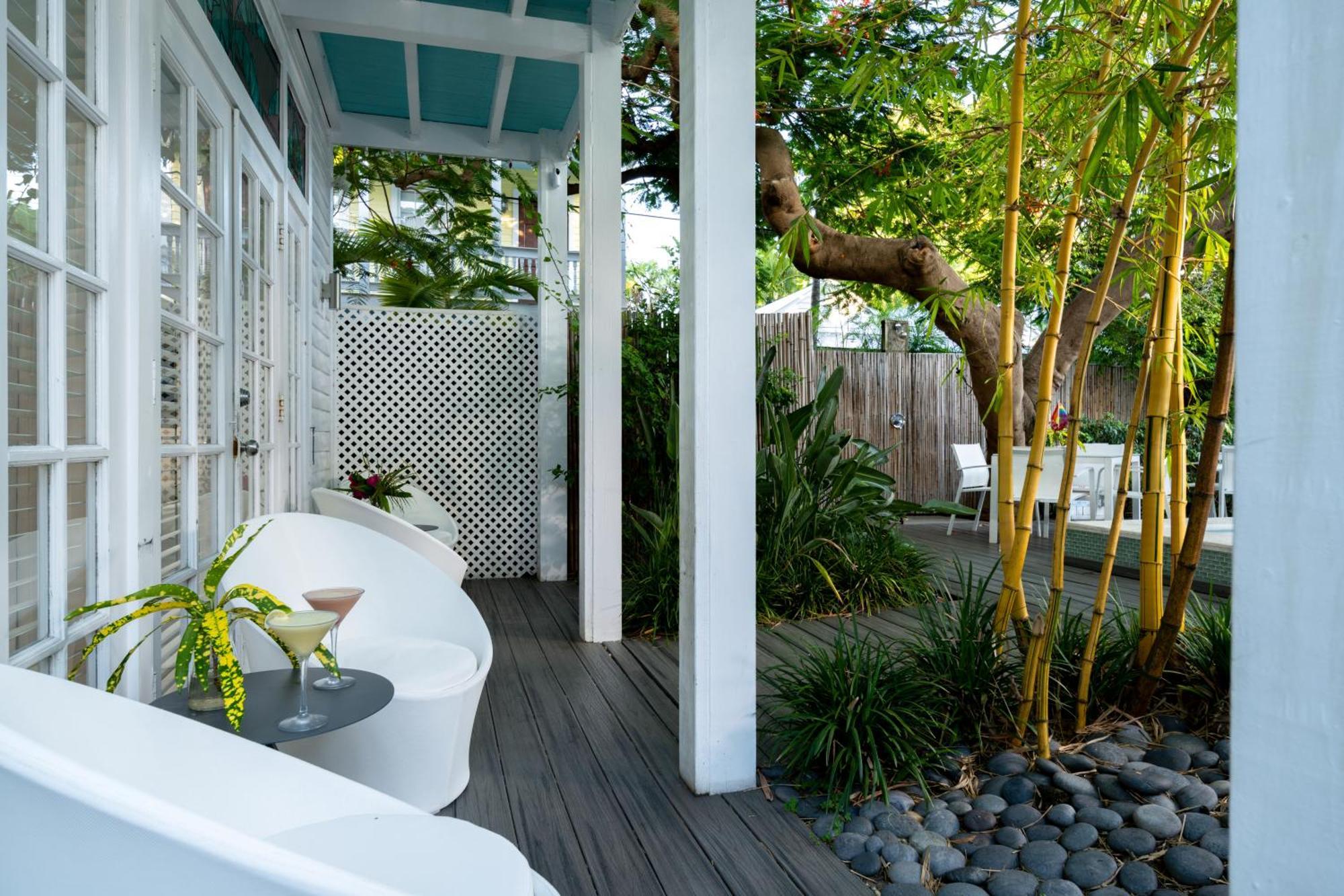 Alexander's Gay Lesbian (adults Only) Bed & Breakfast 3*