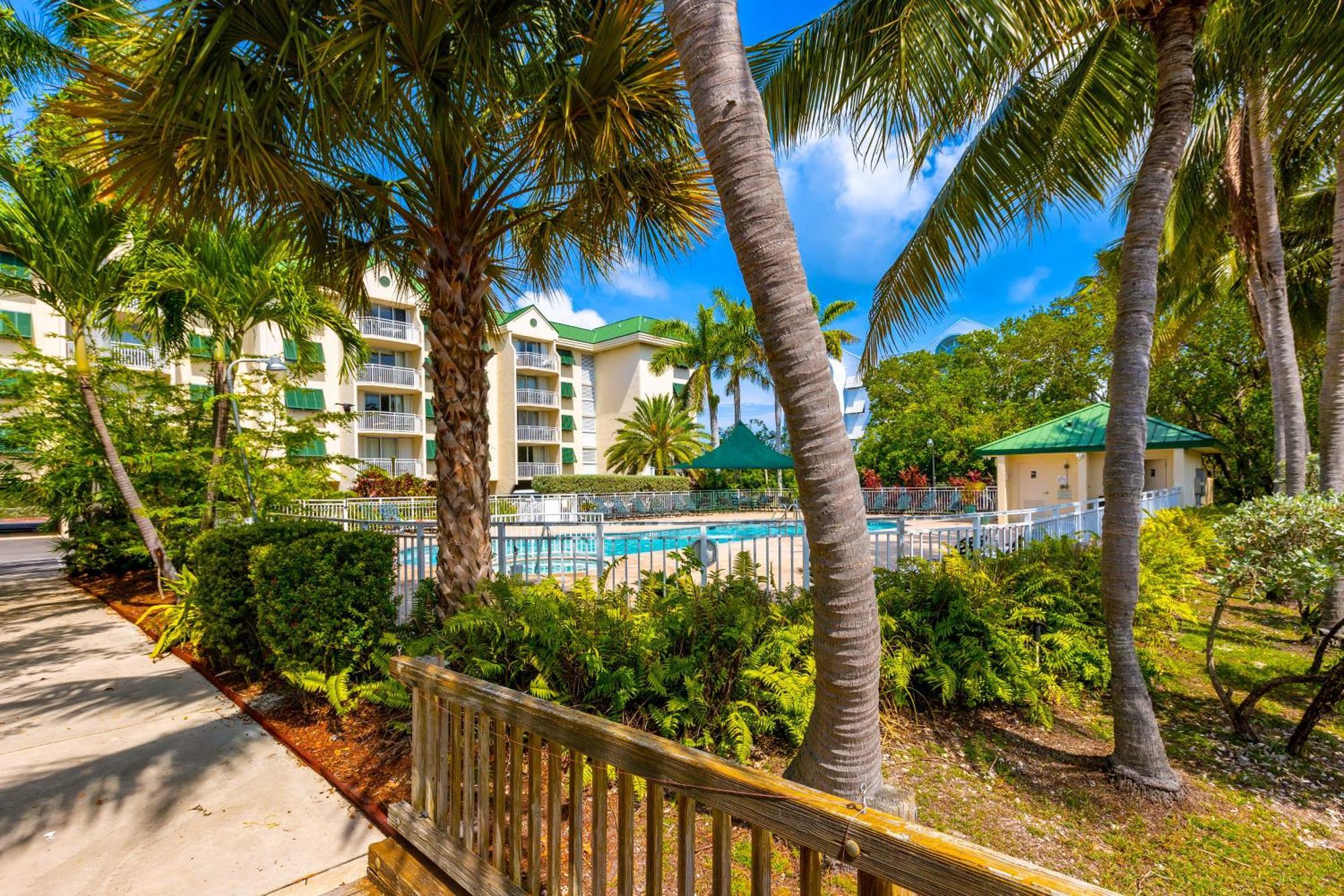 Sunrise - Sea Breeze 101 Apartment *