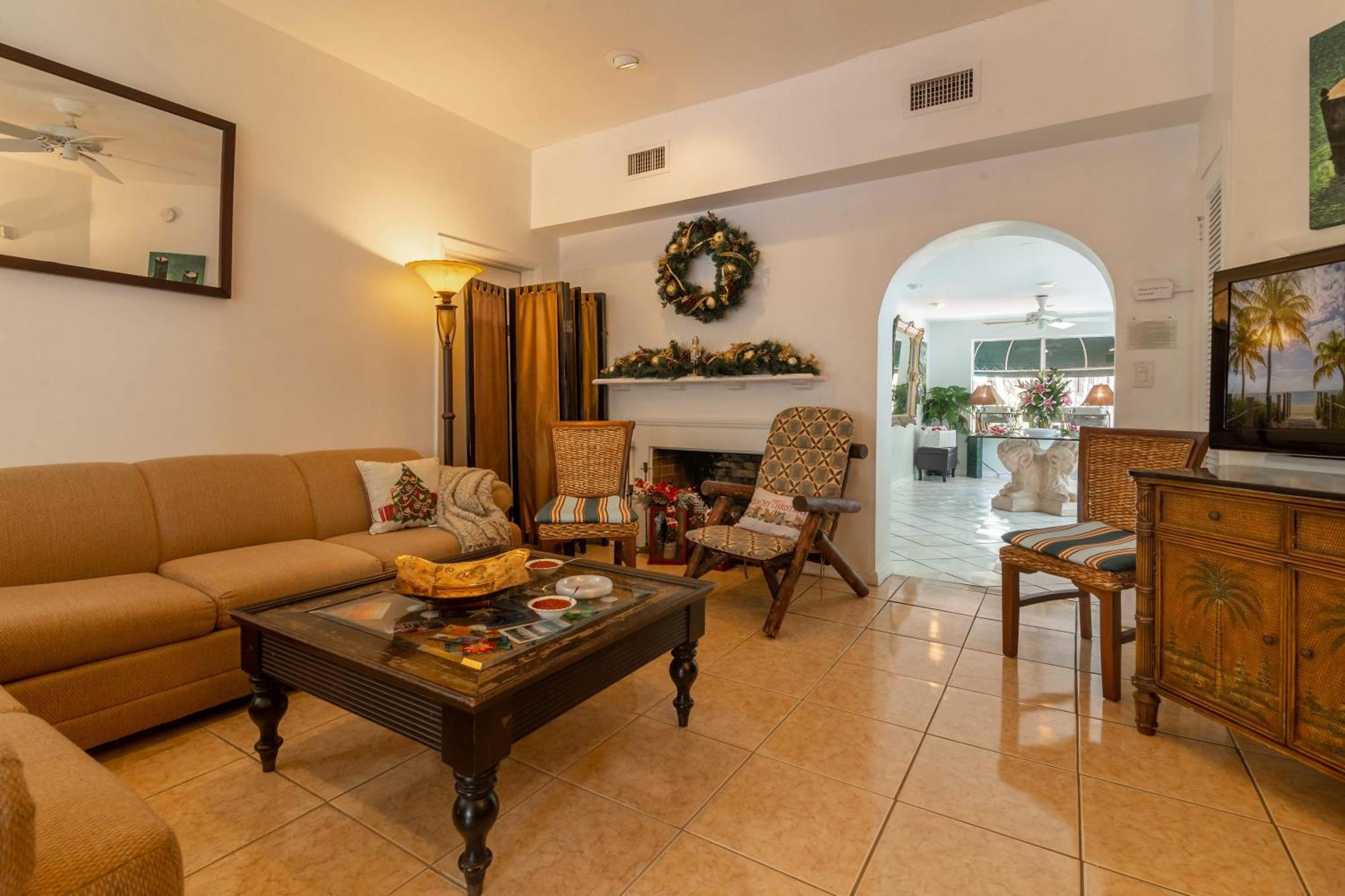 Bed & Breakfast Dreams By The 3*