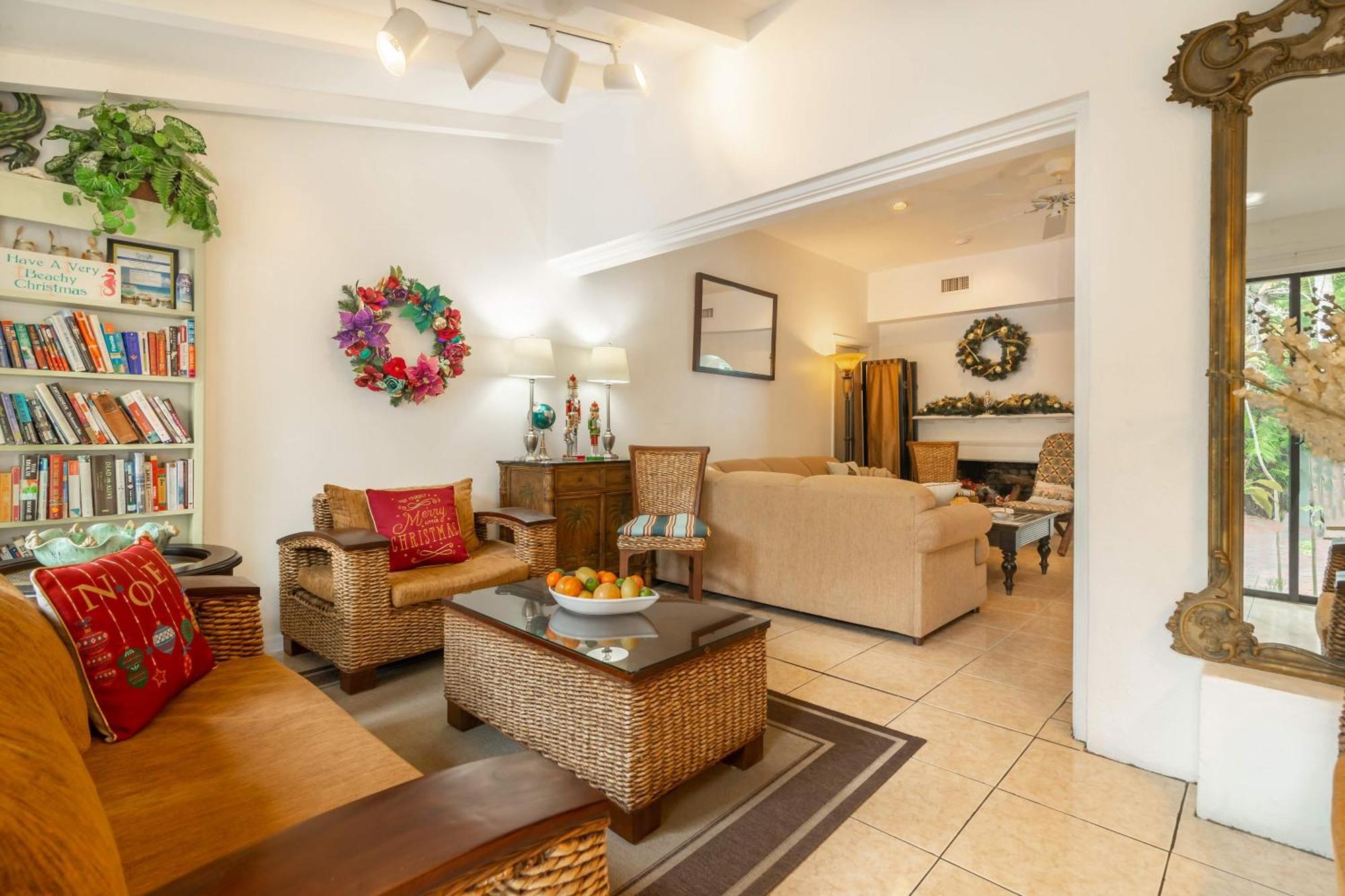 Bed & Breakfast Dreams By The Key West