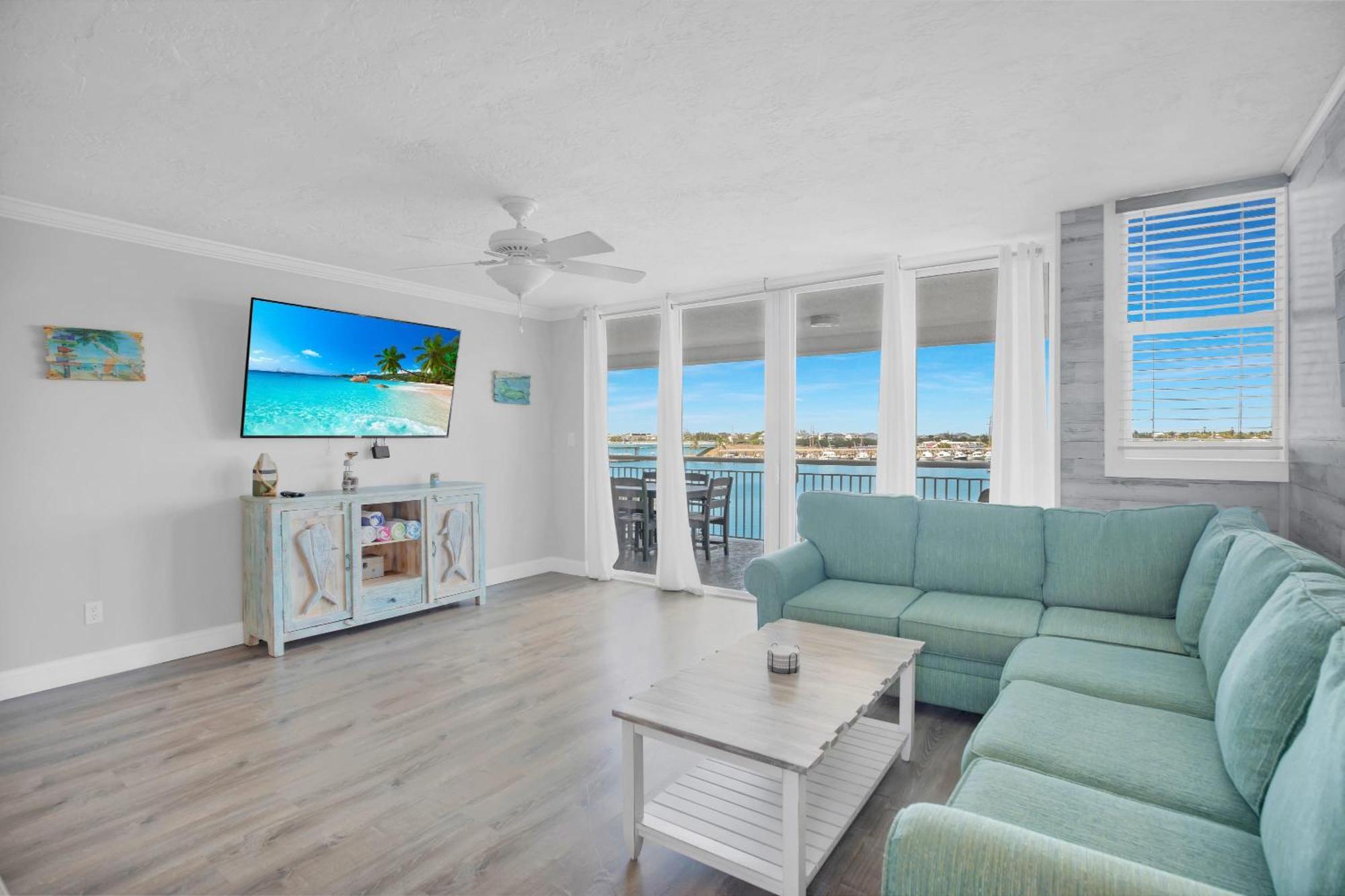 Holiday home Florida - Spacious Updated Waterfront 2x2 Pool Dock Key West