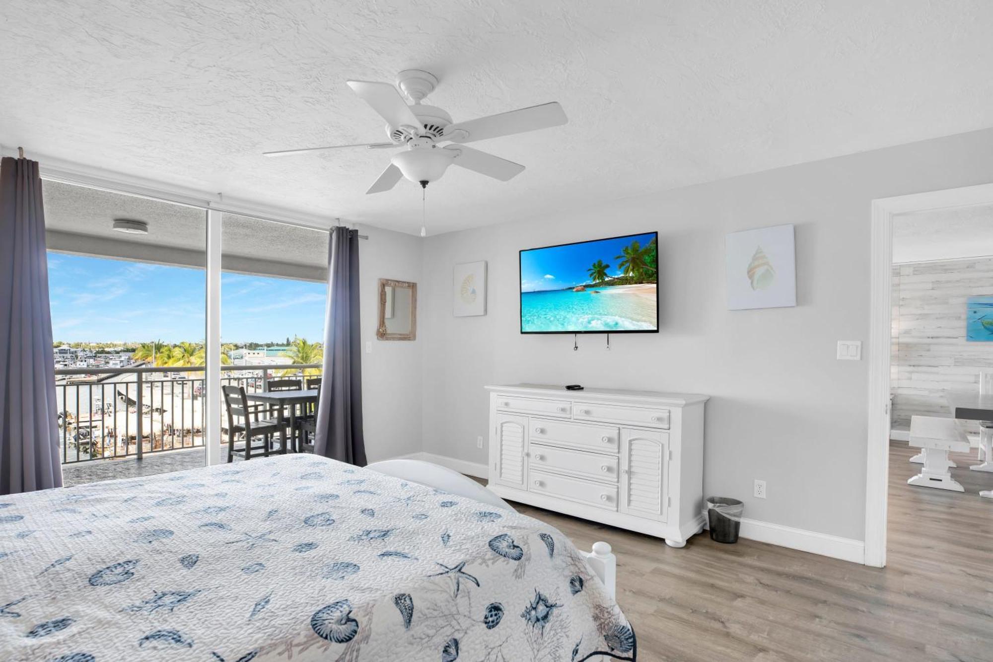 Florida - Spacious Updated Waterfront 2x2 Pool Dock Holiday home Key West