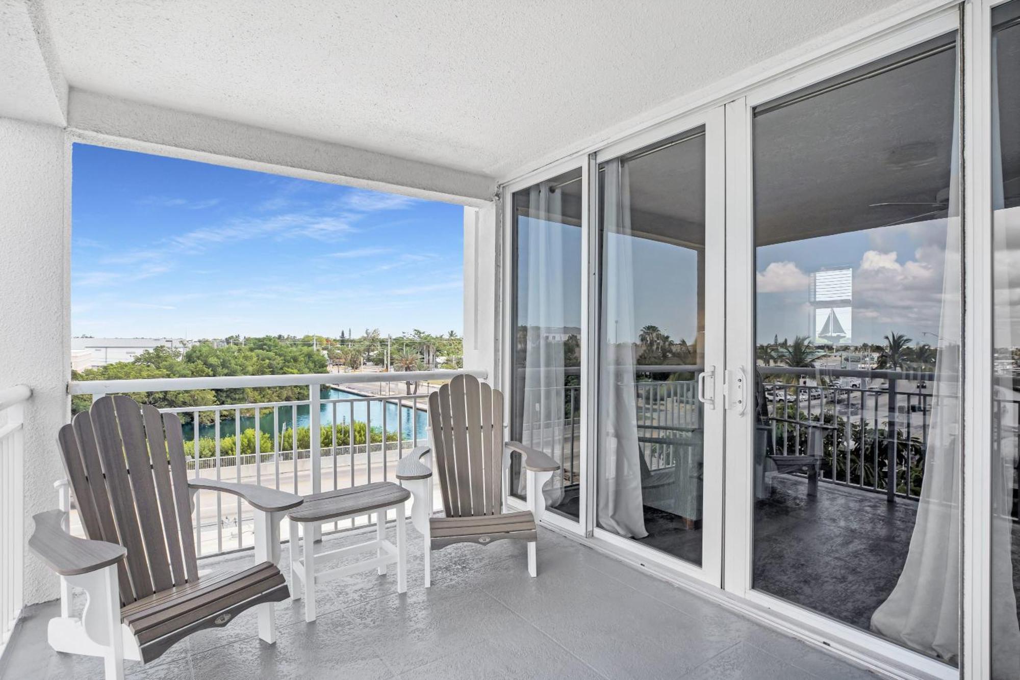 Holiday home Florida - Spacious Updated Waterfront 2x2 Pool Dock