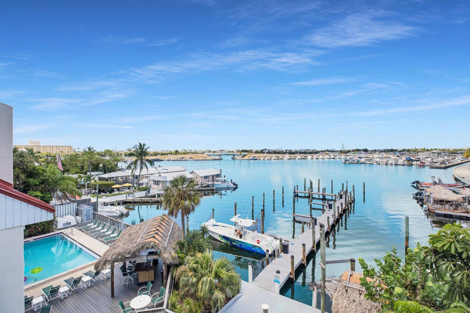 Florida - Spacious Updated Waterfront 2x2 Pool Dock Holiday home