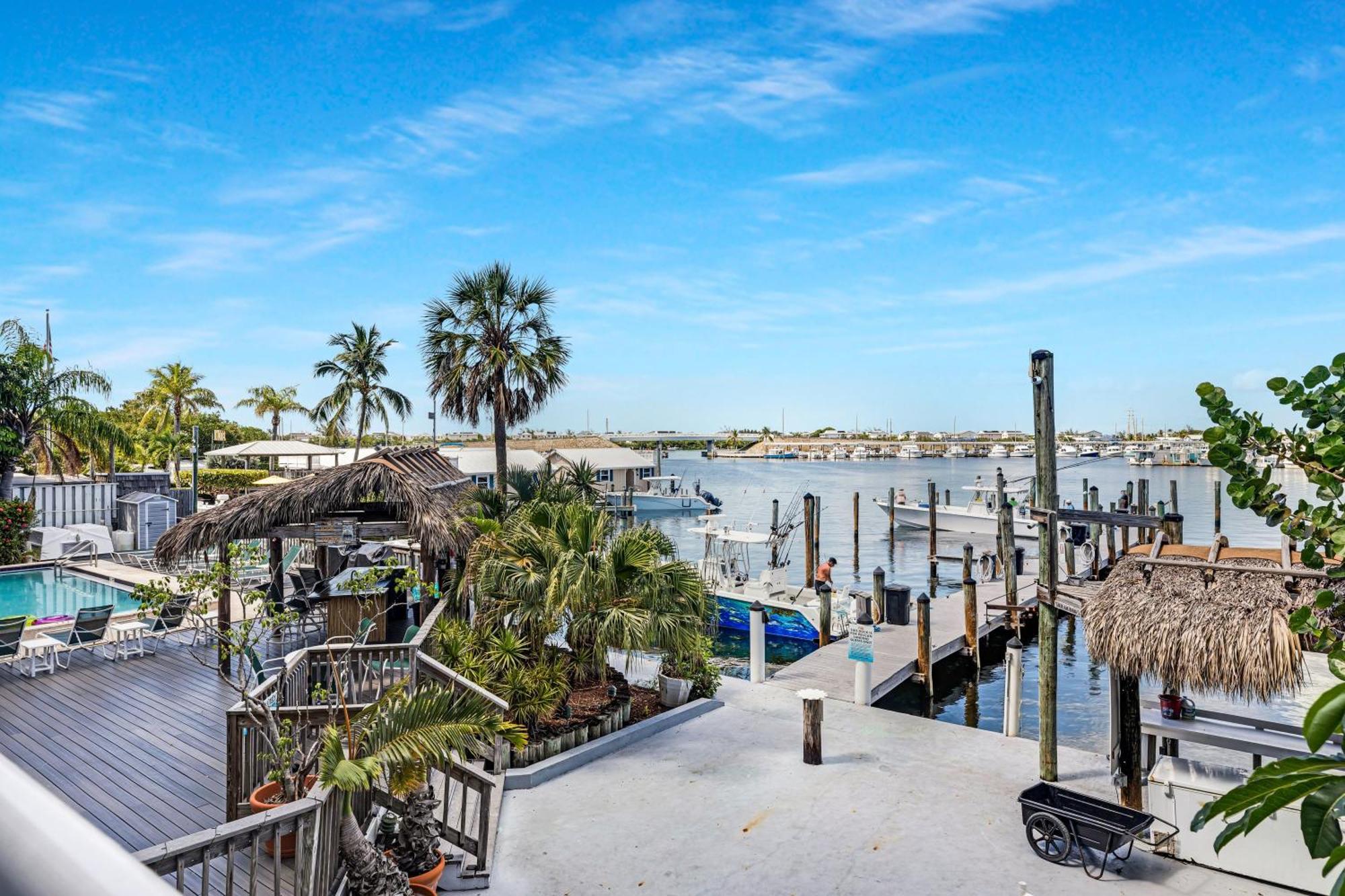 Abaco - Large Waterfront 2x2 End Unit With Boat Slip *