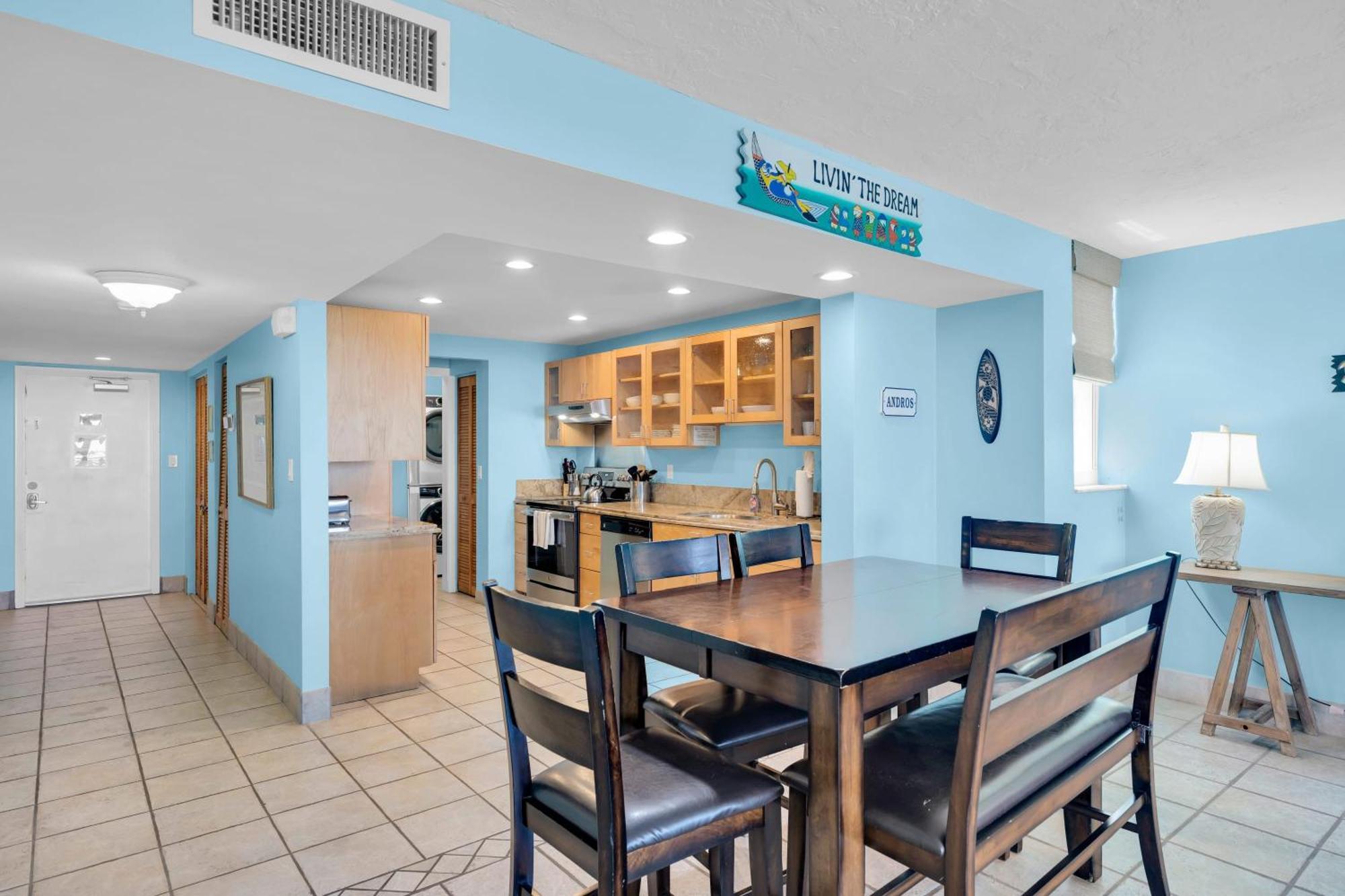 Andros - Spacious 2x2 Waterfront Key West