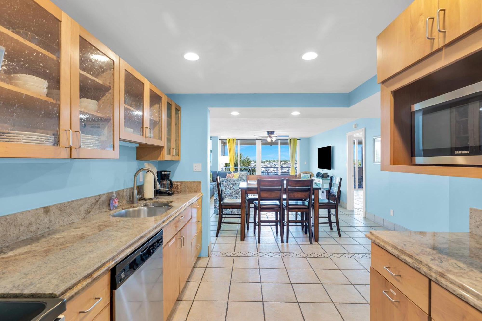 Andros - Spacious 2x2 Waterfront * Key West