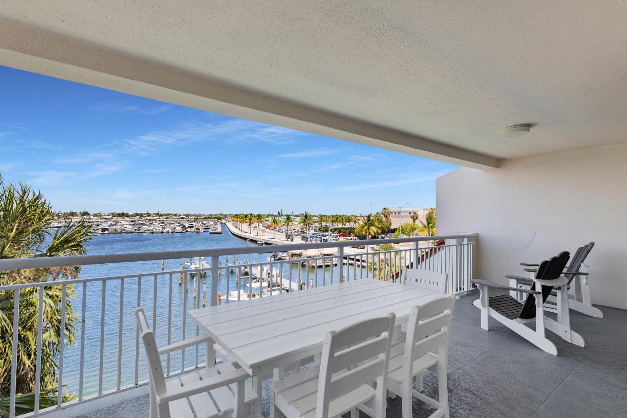 Andros - Spacious 2x2 Waterfront * Key West