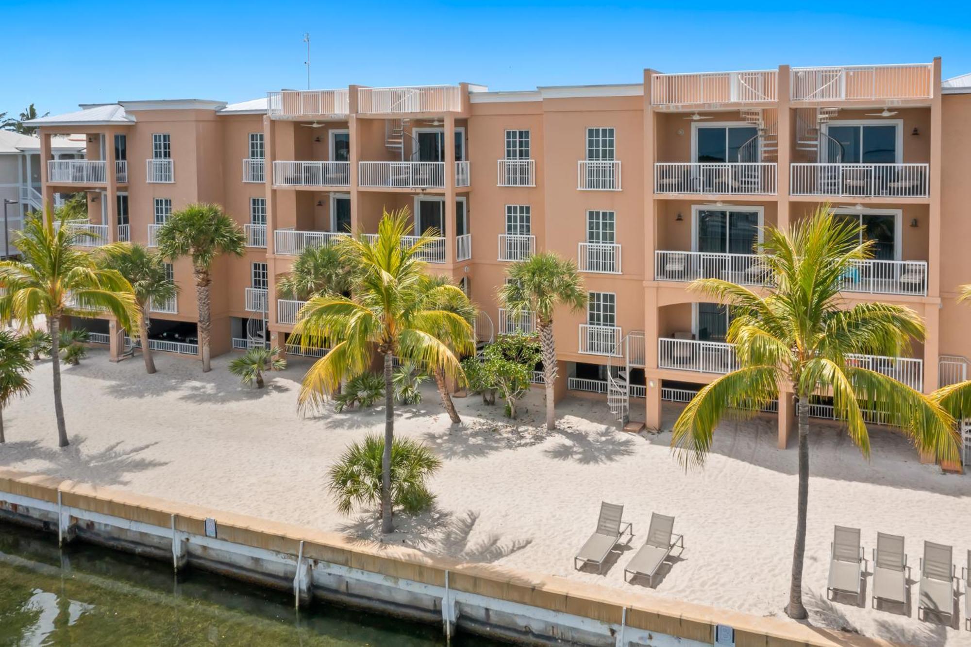 Resort Beachside & Residences
