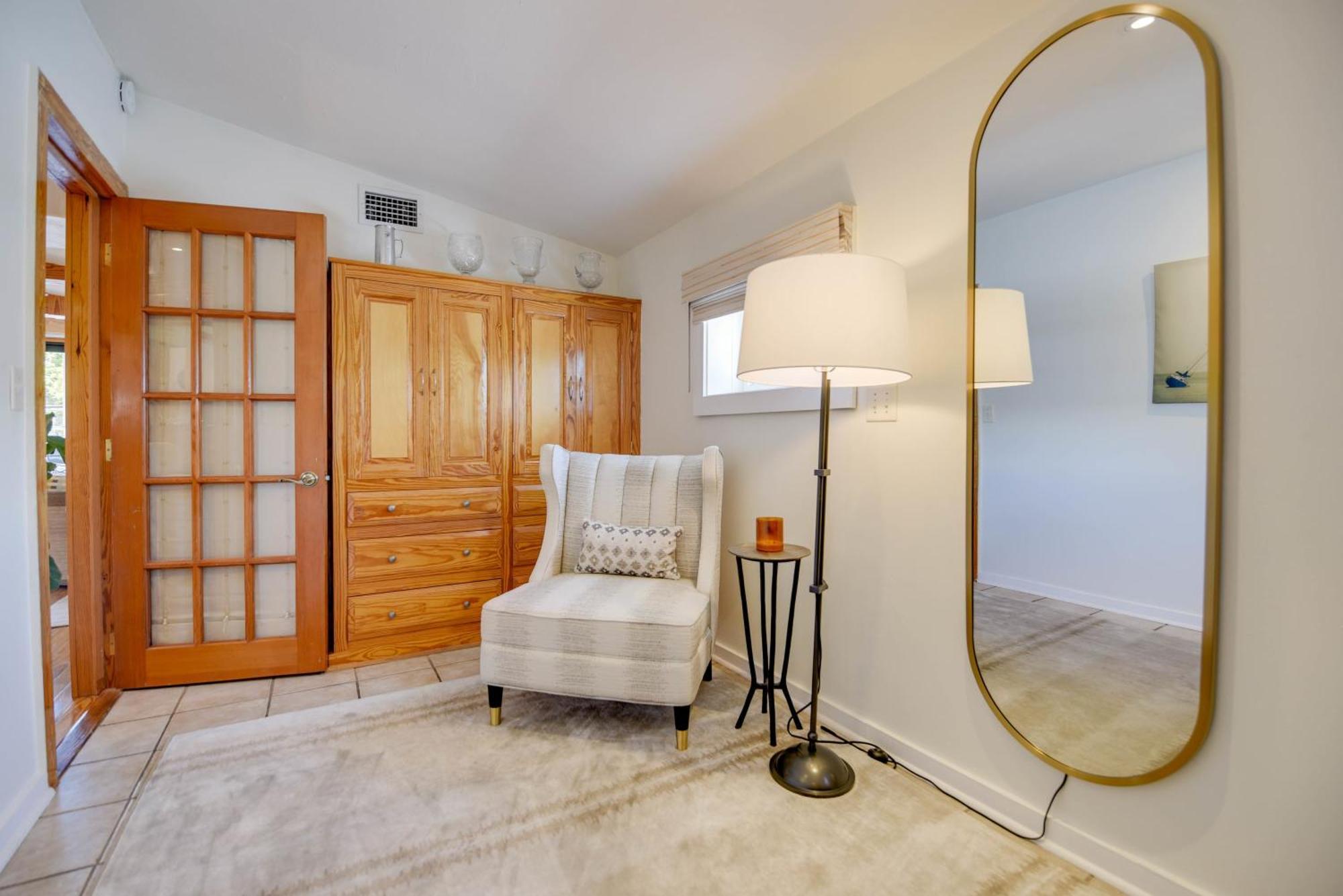 New Pineapple Palloza - Bright & Modern On Duval Apartment *