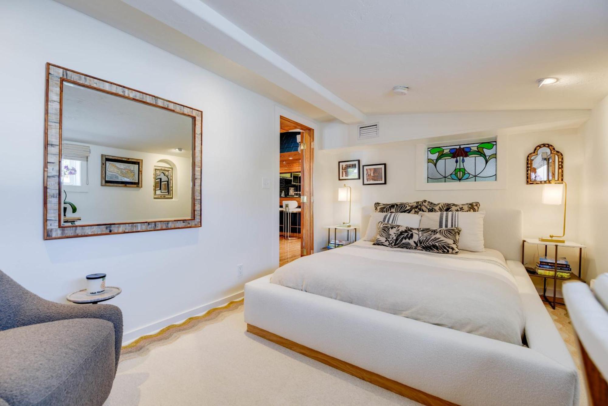 New Pineapple Palloza - Bright & Modern On Duval Apartment Key West