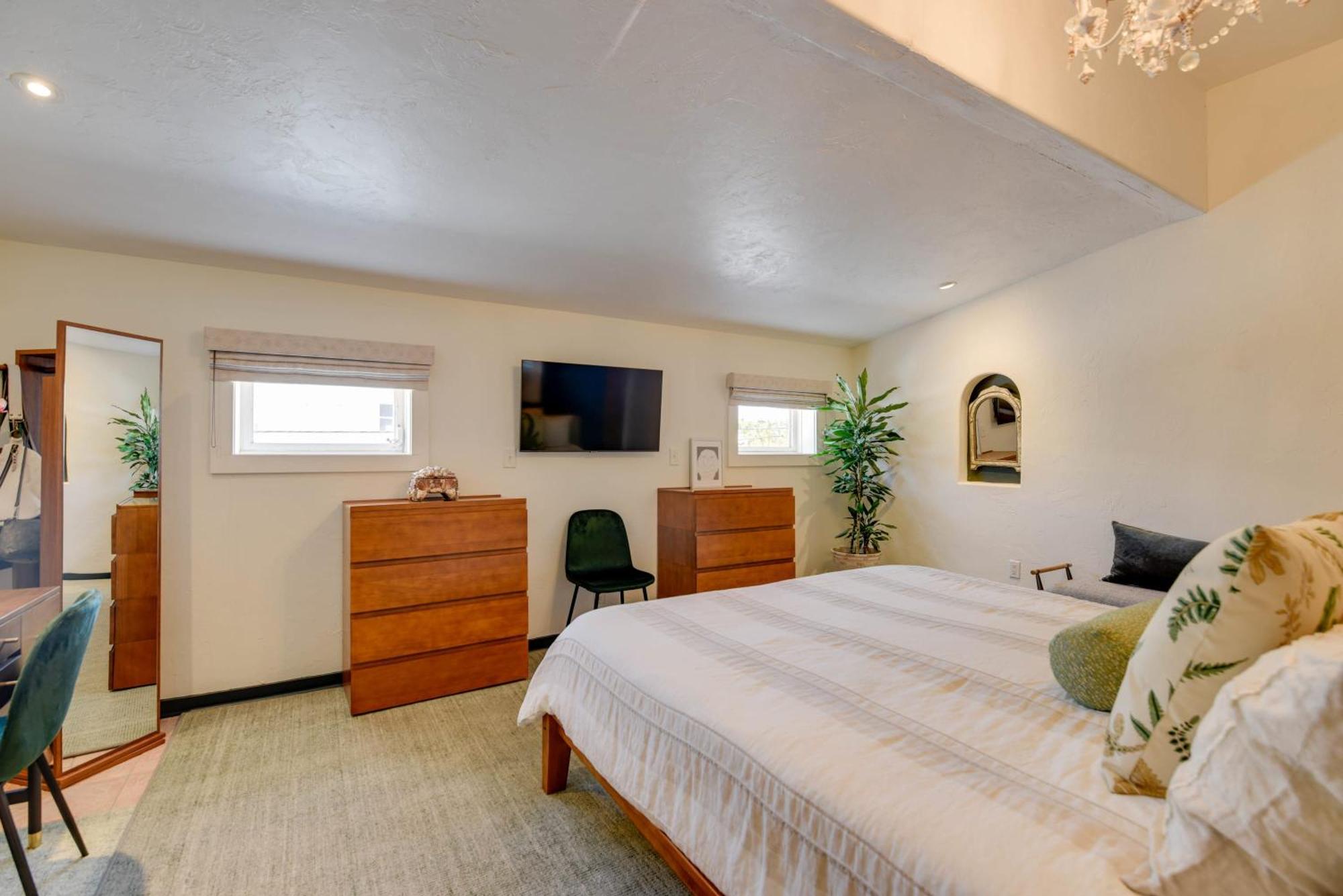 Apartment New Pineapple Palloza - Bright & Modern On Duval *