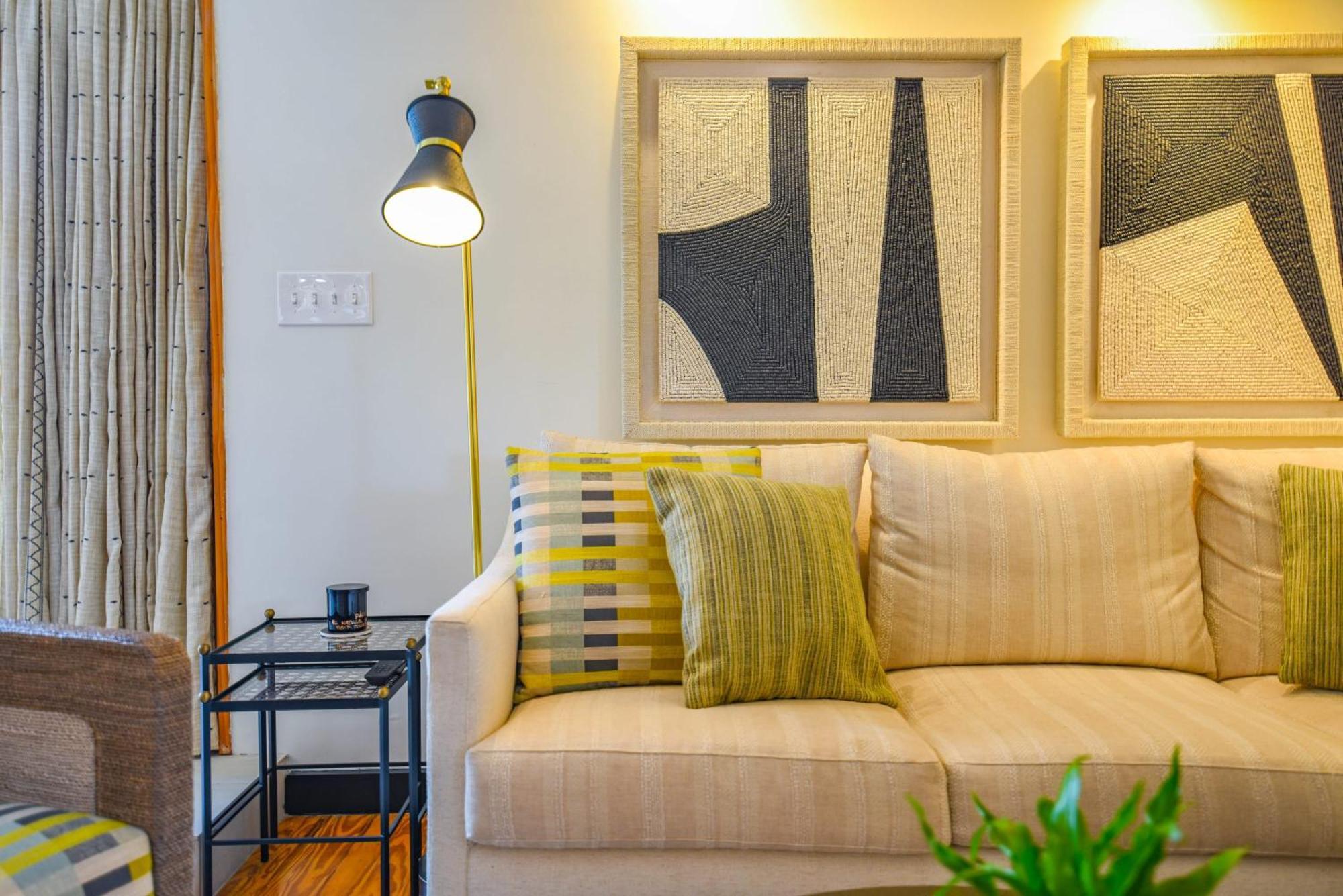 New Pineapple Palloza - Bright & Modern On Duval Apartment *