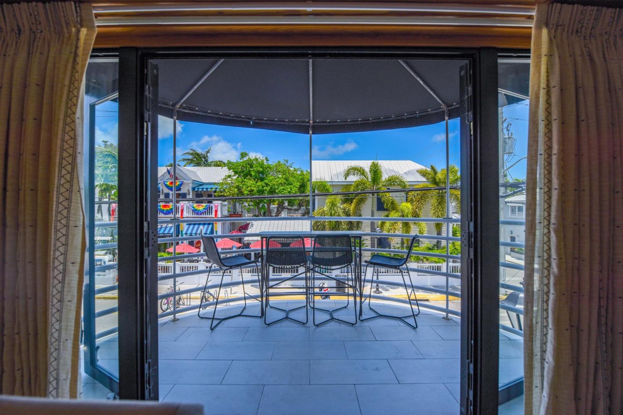 Apartment New Pineapple Palloza - Bright & Modern On Duval *