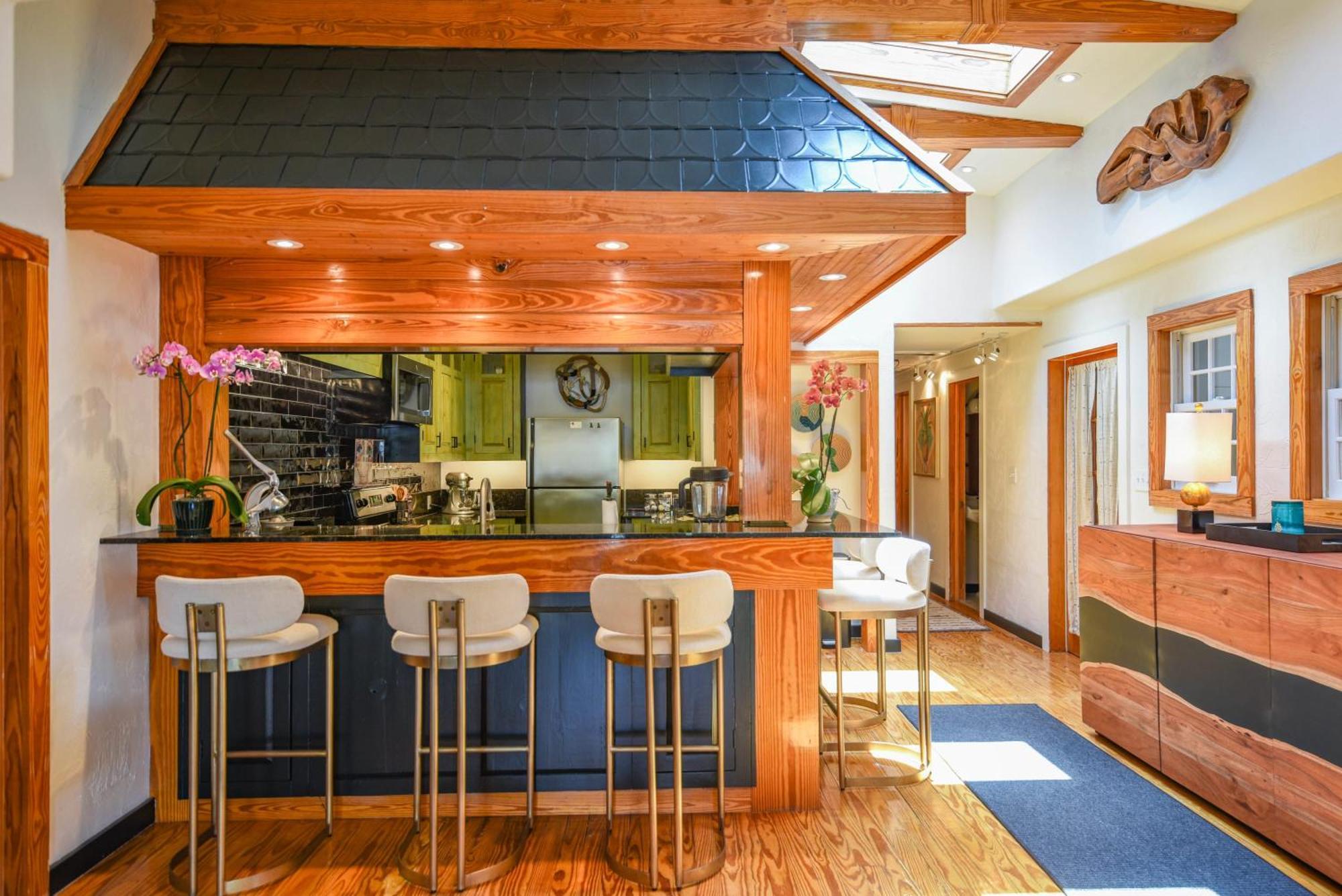 New Pineapple Palloza - Bright & Modern On Duval * Key West