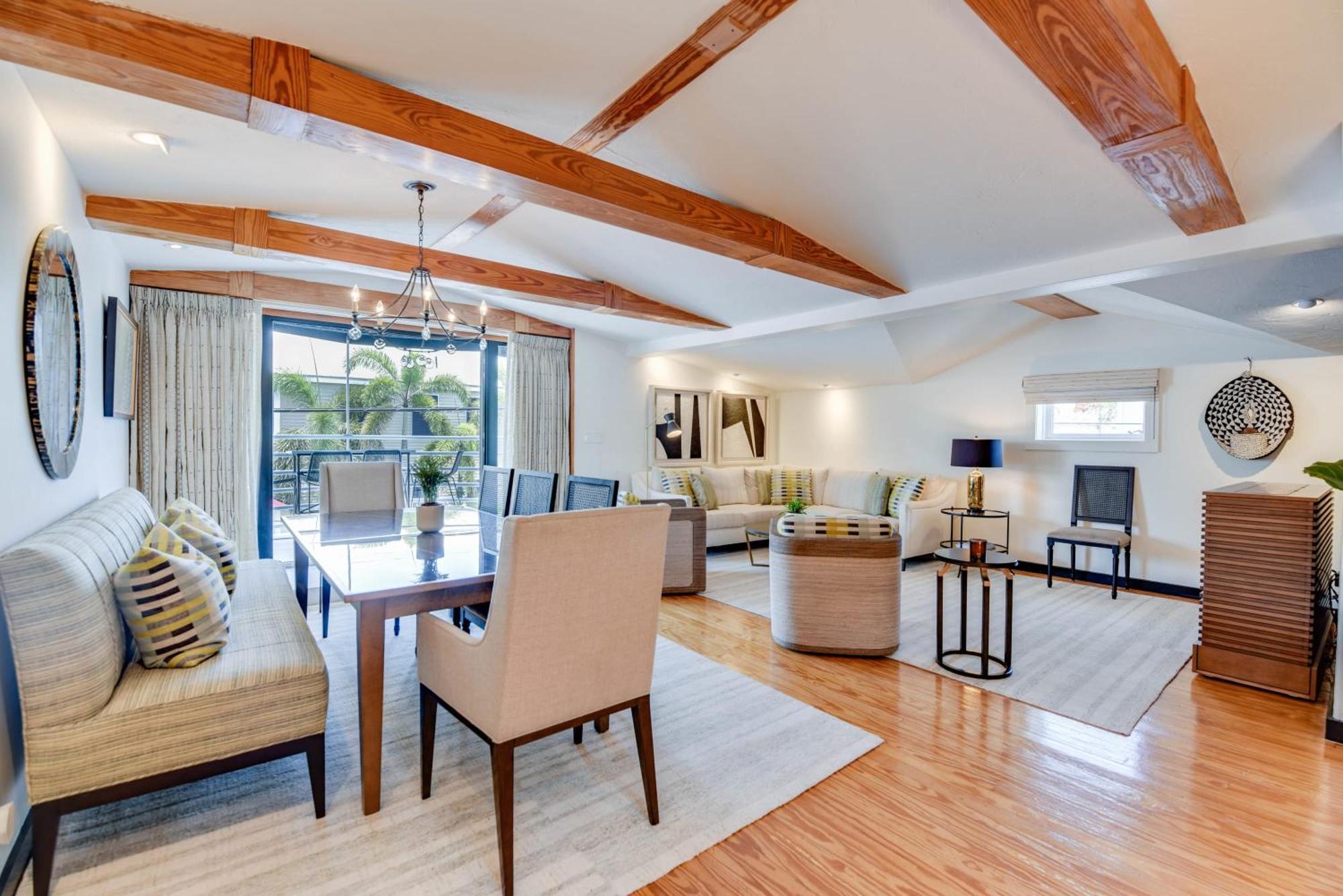 New Pineapple Palloza - Bright & Modern On Duval Apartment