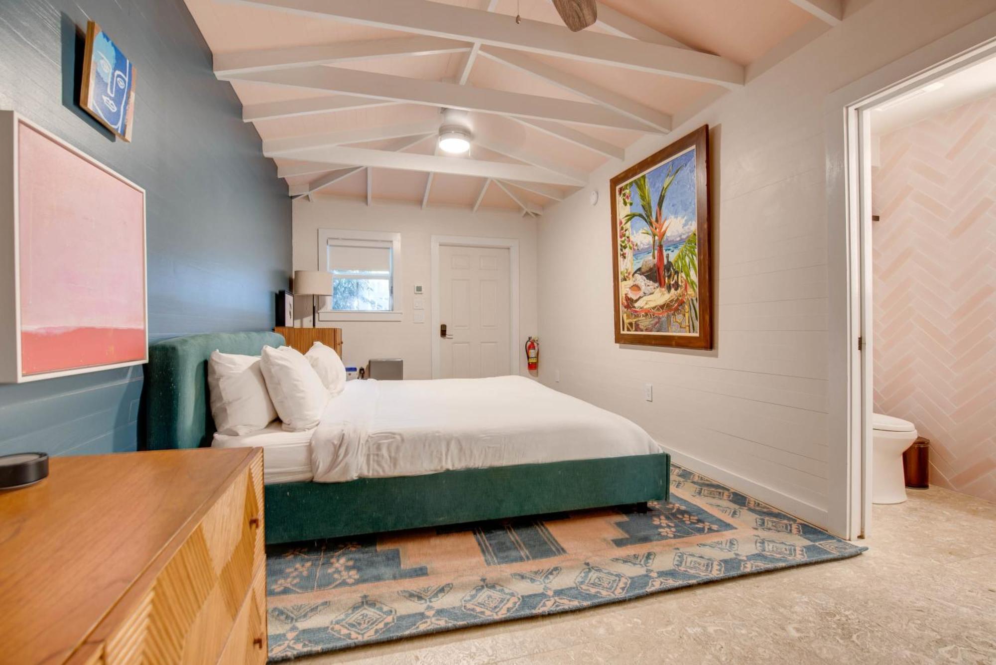 Carriage House At Grand Maloney Inn
