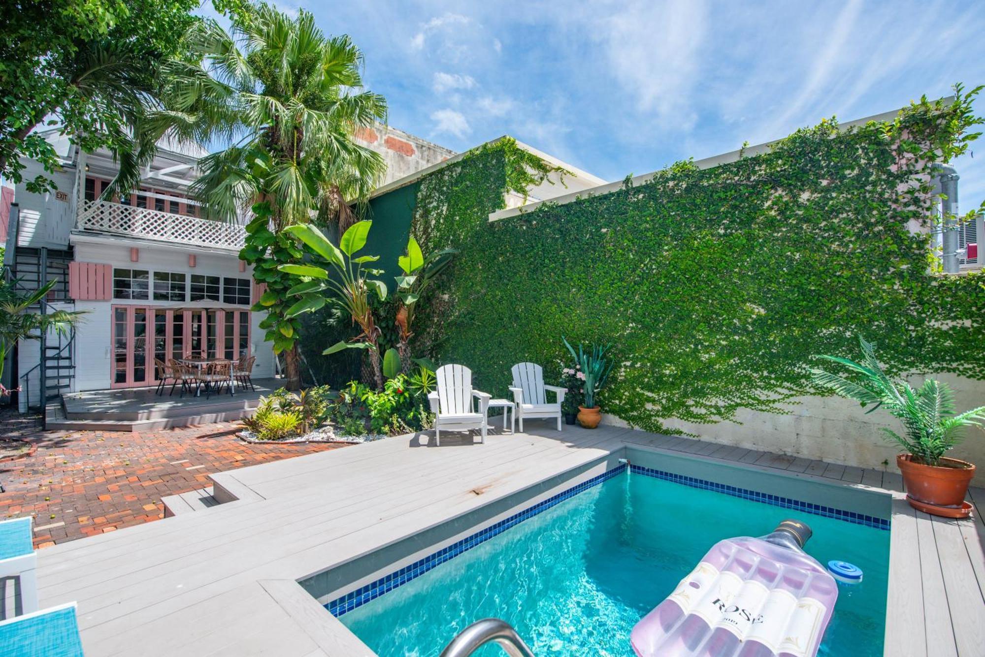 Apartment New Rose Petal Petite - Pool & Parking Key West