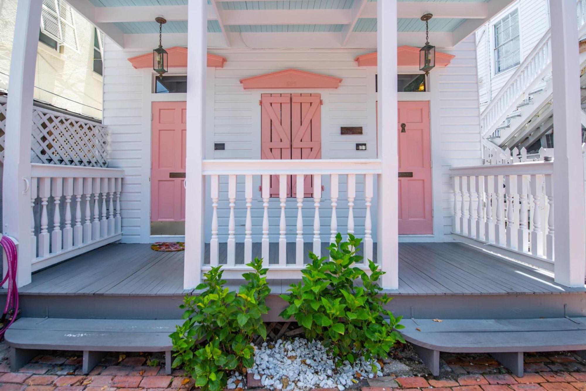 New Rose Petal Petite - Pool & Parking Apartment Key West
