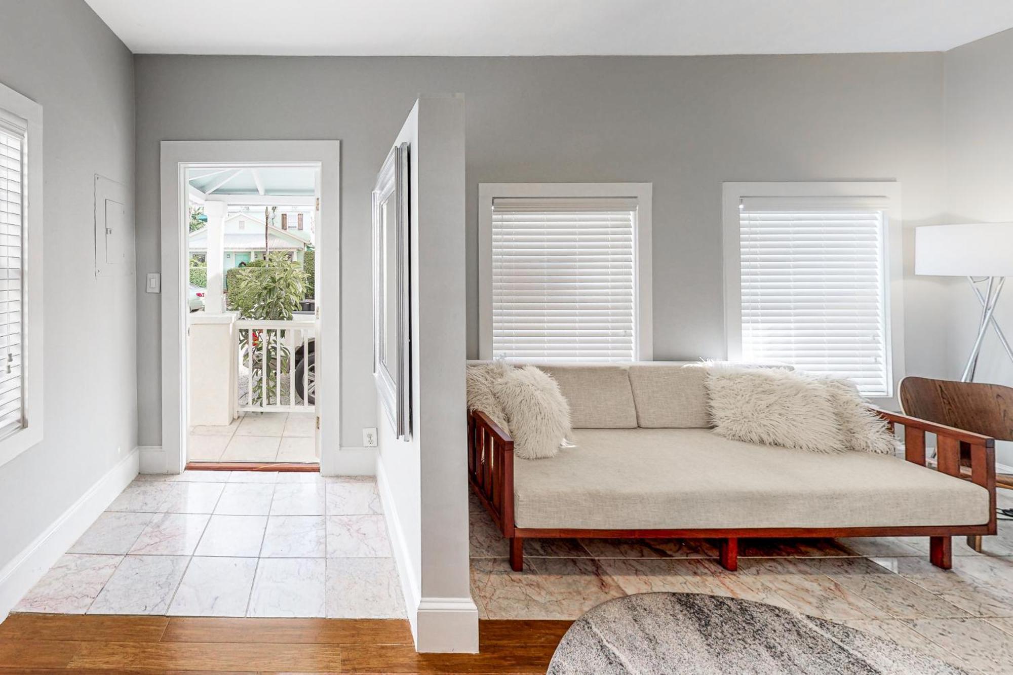 Old Town Apartment *