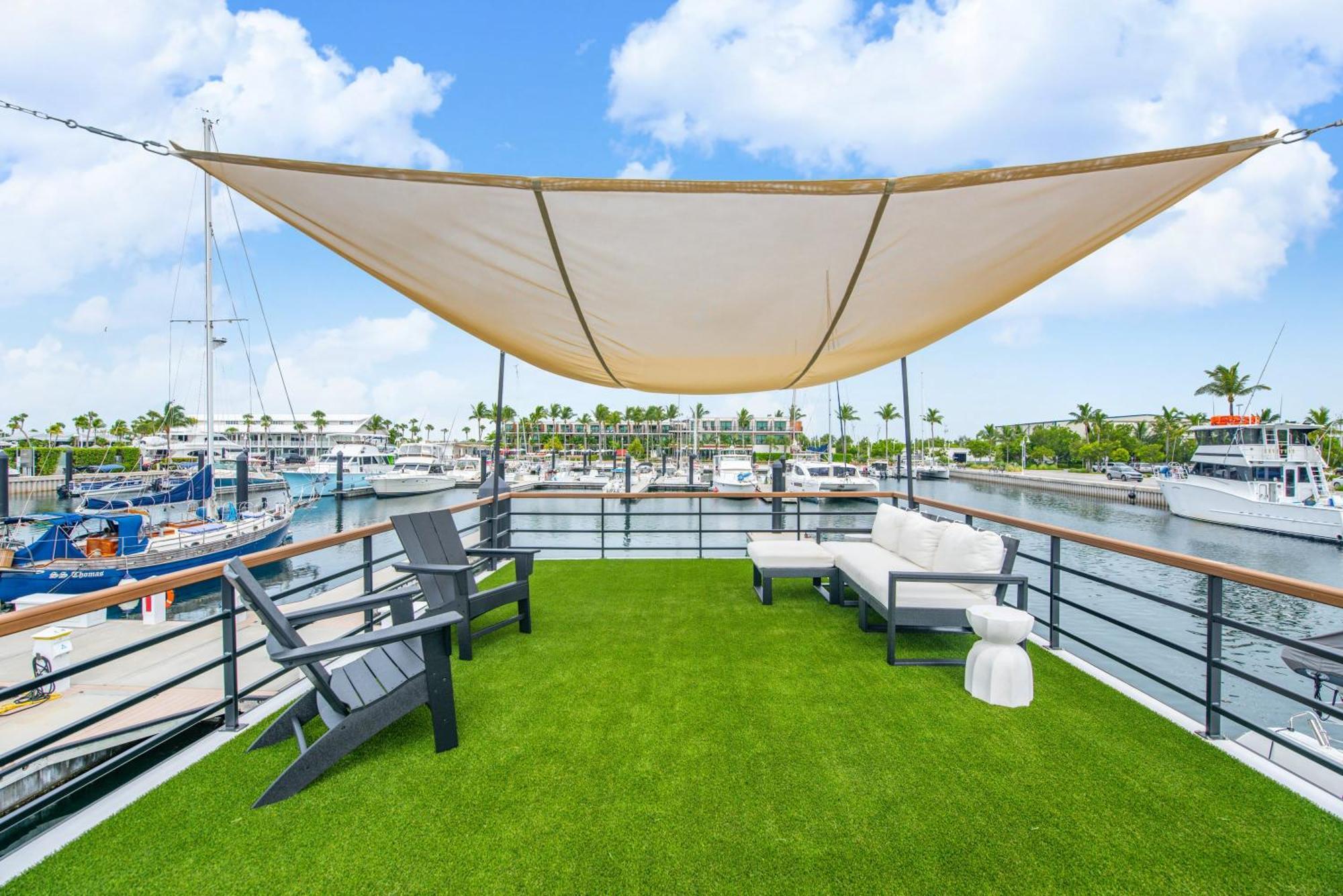 Awai's Floating - Houseboat In Luxury Village Botel