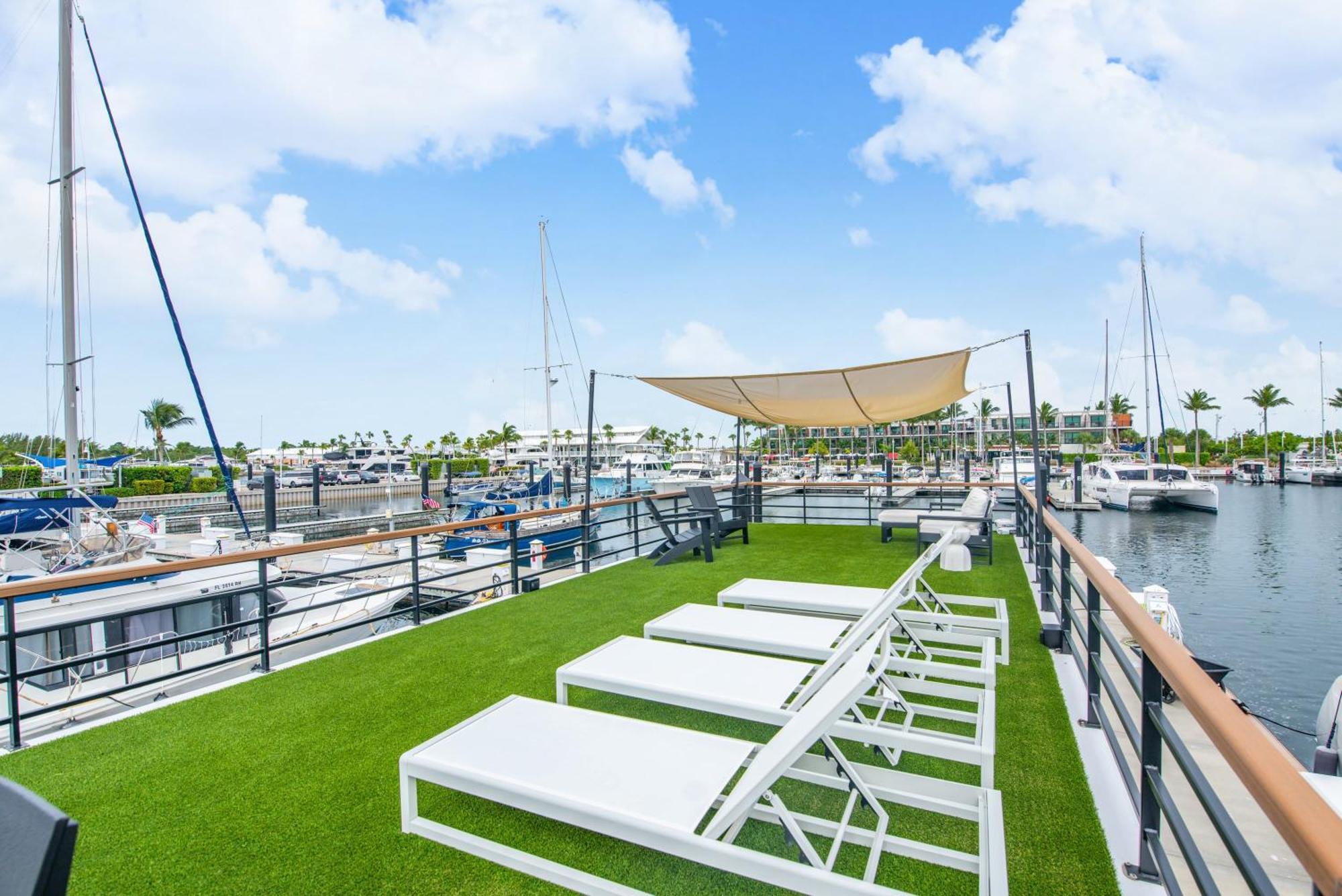 Botel Awai's Floating - Houseboat In Luxury Village