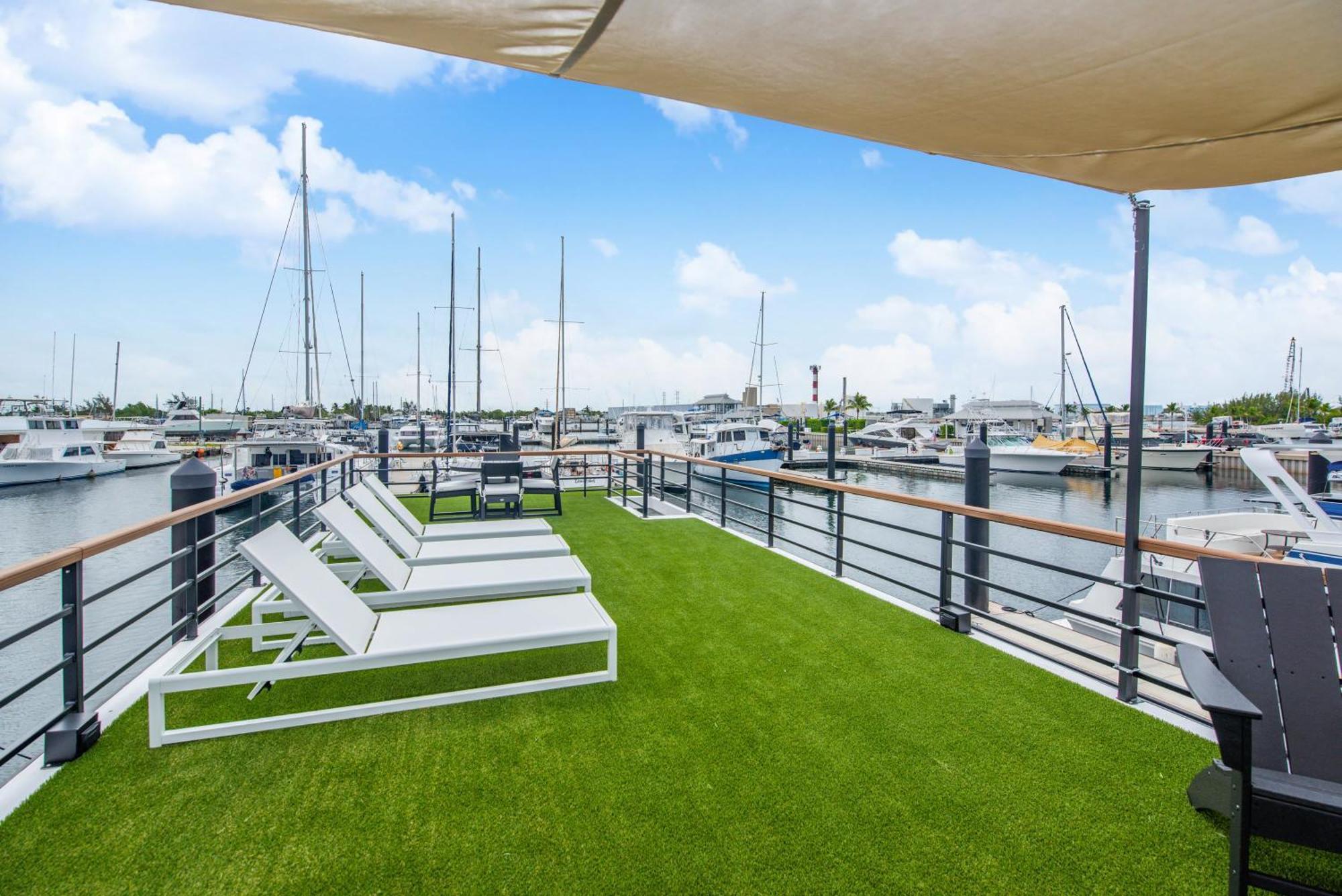 Botel Awai's Floating - Houseboat In Luxury Village Key West