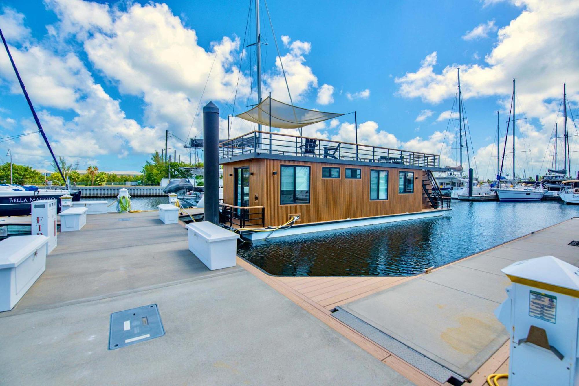Awai's Floating - Houseboat In Luxury Village *