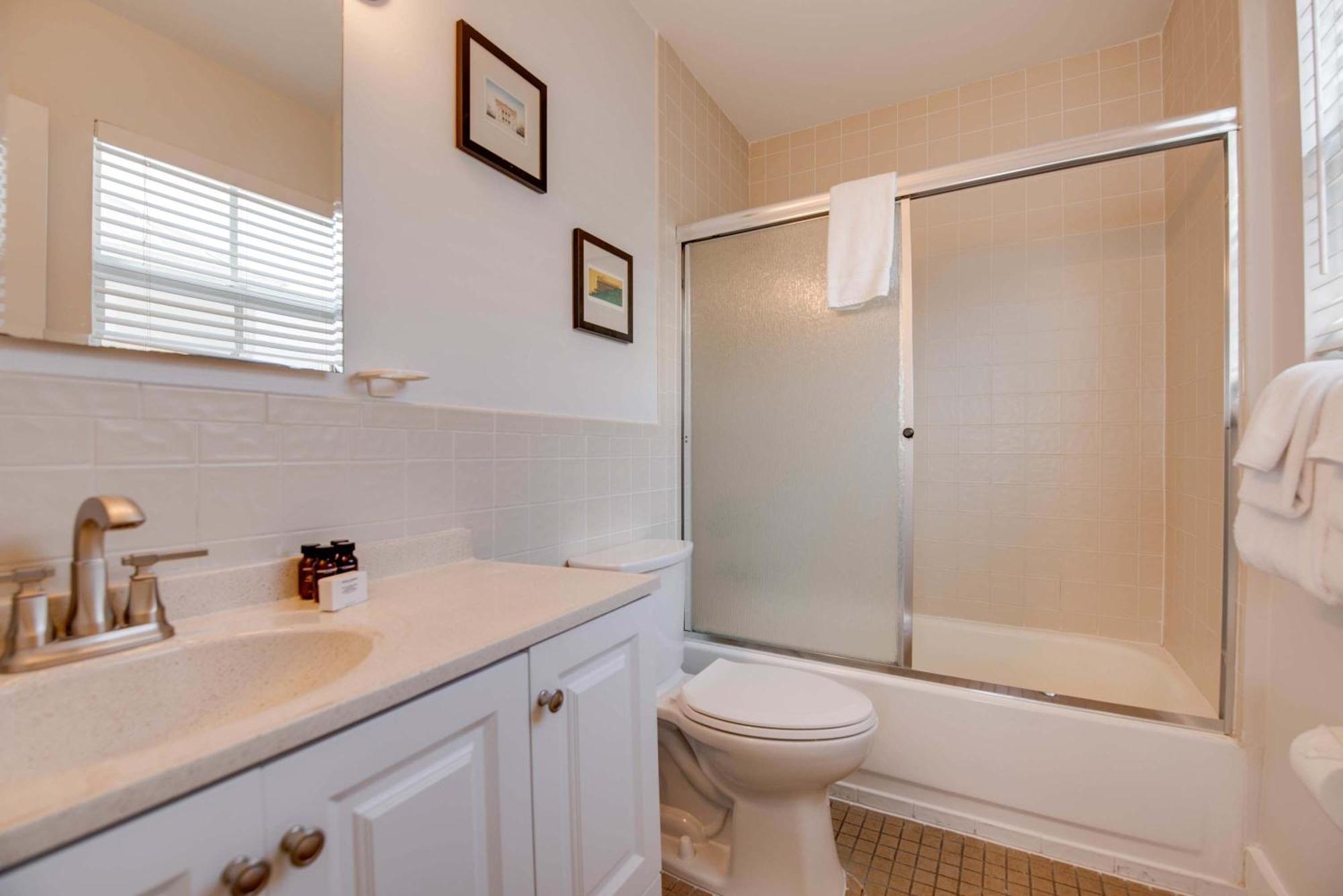 New! Positano - Duval Square Condo, Pool, Hot Tub & Parking Holiday home *