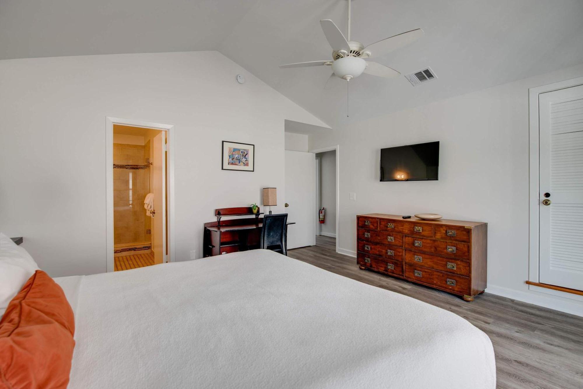 Holiday home New! Positano - Duval Square Condo, Pool, Hot Tub & Parking Key West