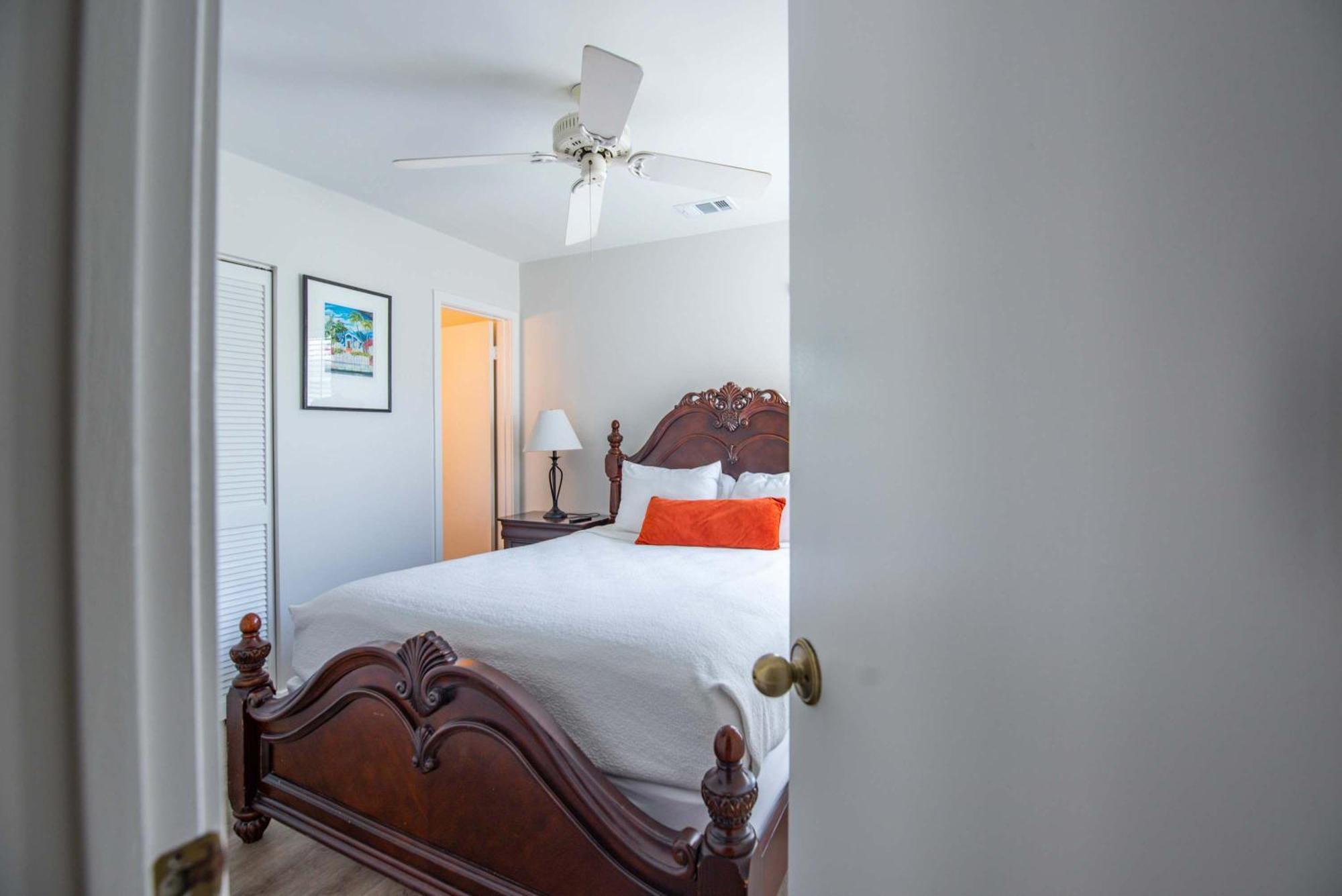 New! Positano - Duval Square Condo, Pool, Hot Tub & Parking *