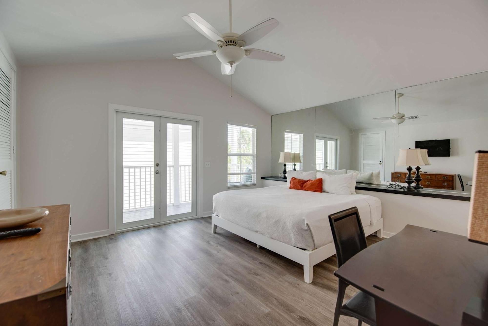 New! Positano - Duval Square Condo, Pool, Hot Tub & Parking