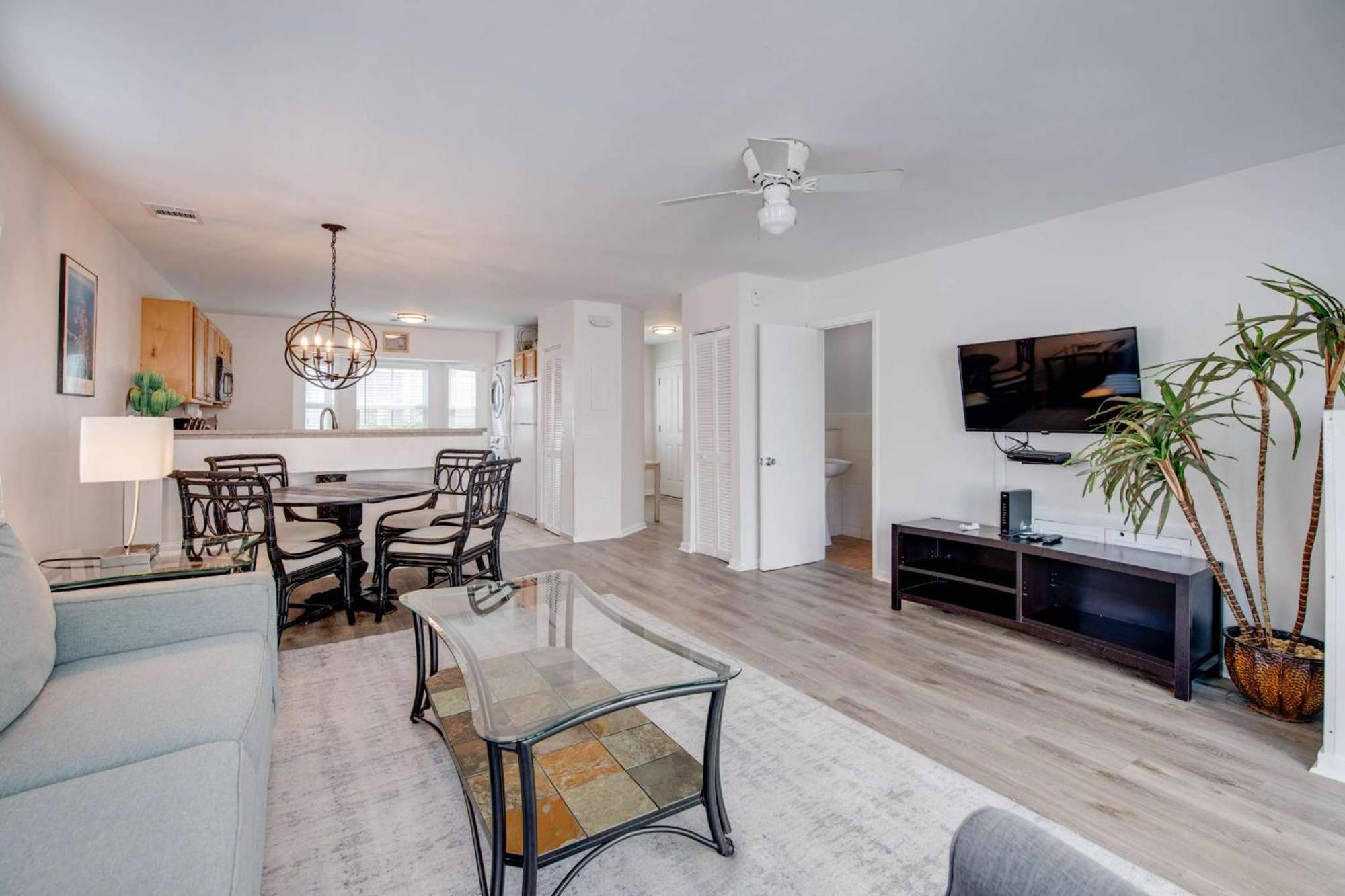 New! Positano - Duval Square Condo, Pool, Hot Tub & Parking Key West